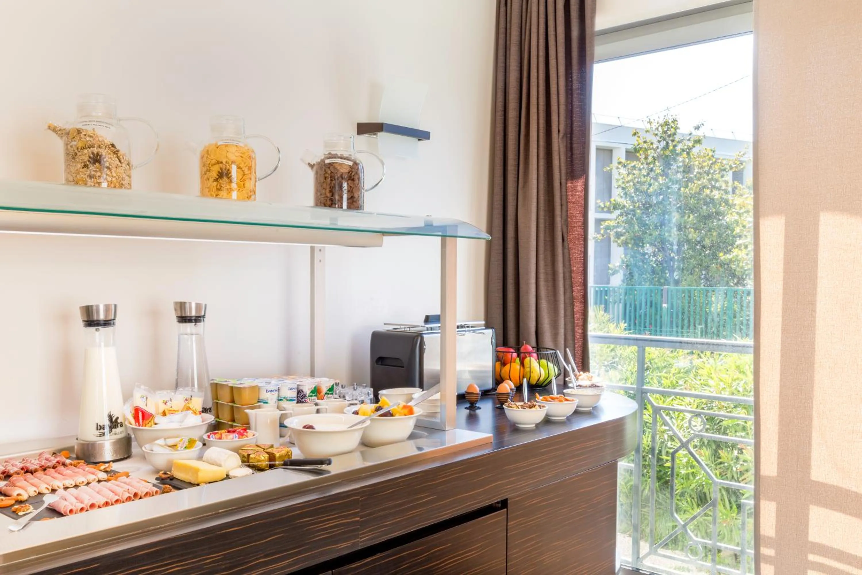 Breakfast in Best Western Hôtel Journel Antibes Juan-les-Pins