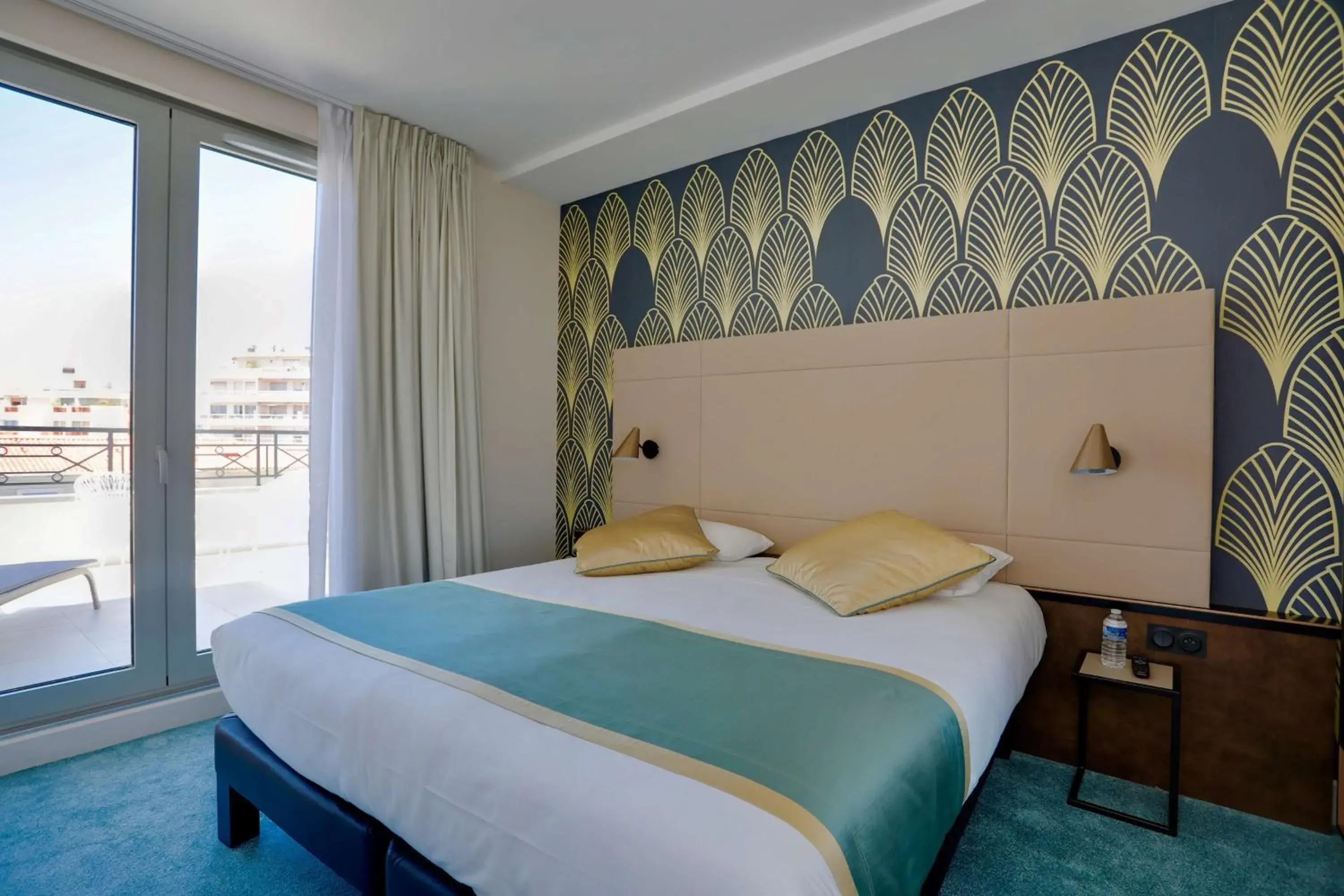 Bedroom, Bed in Best Western Hôtel Journel Antibes Juan-les-Pins Bedroom, Bed in Best Western Hôtel Journel Antibes Juan-les-Pins