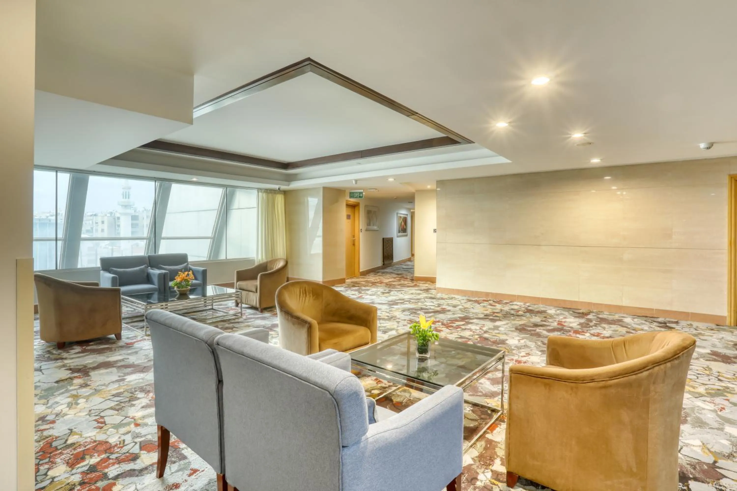 Area and facilities in Geneva Hotel