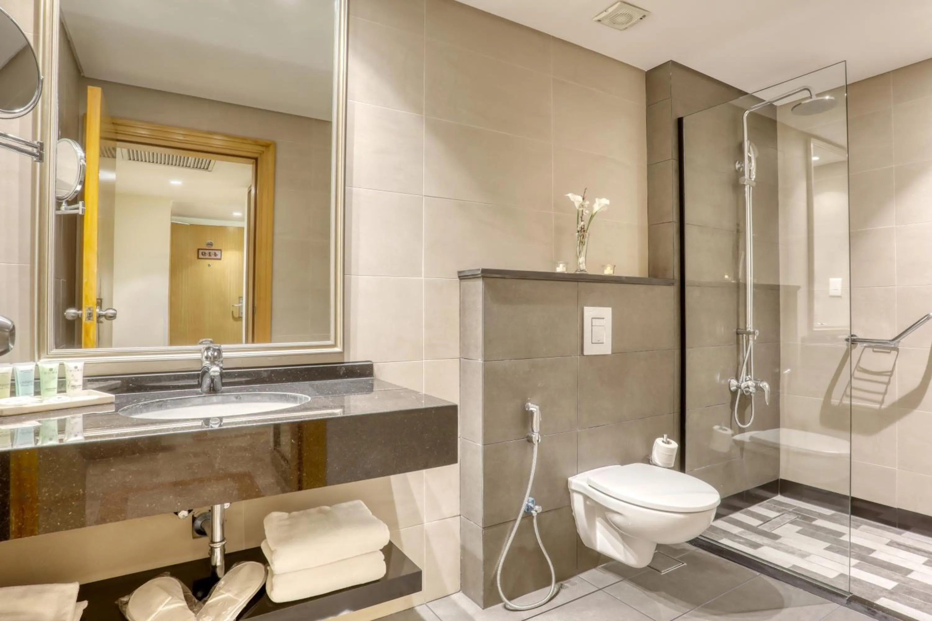 Bathroom in Geneva Hotel