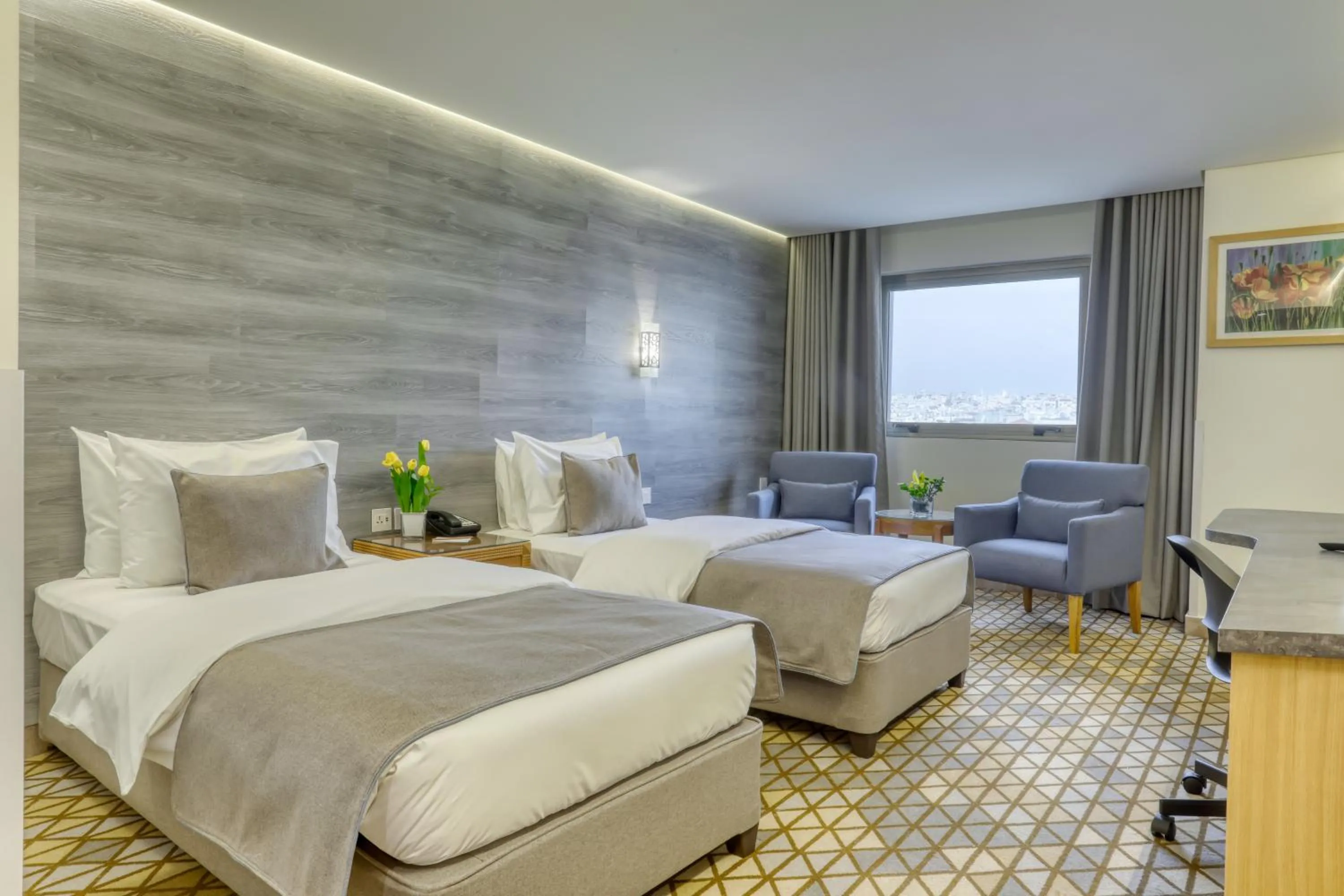 Bedroom, Bed in Geneva Hotel