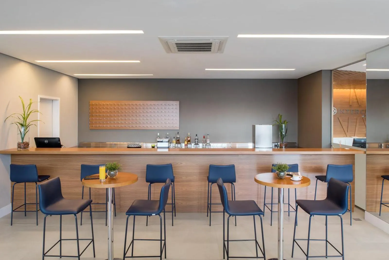 Lounge or bar in Intercity Ribeirão Preto