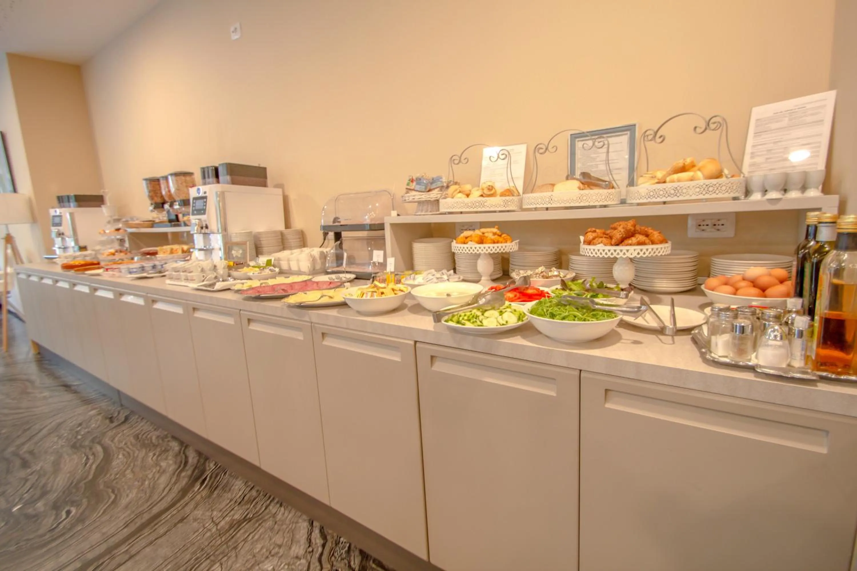 Food and drinks in Ark Hotel