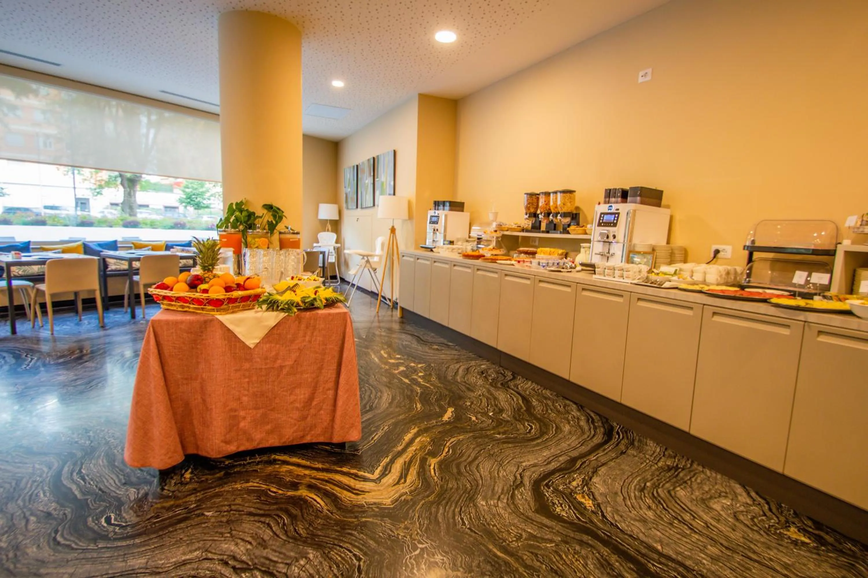 Food and drinks in Ark Hotel