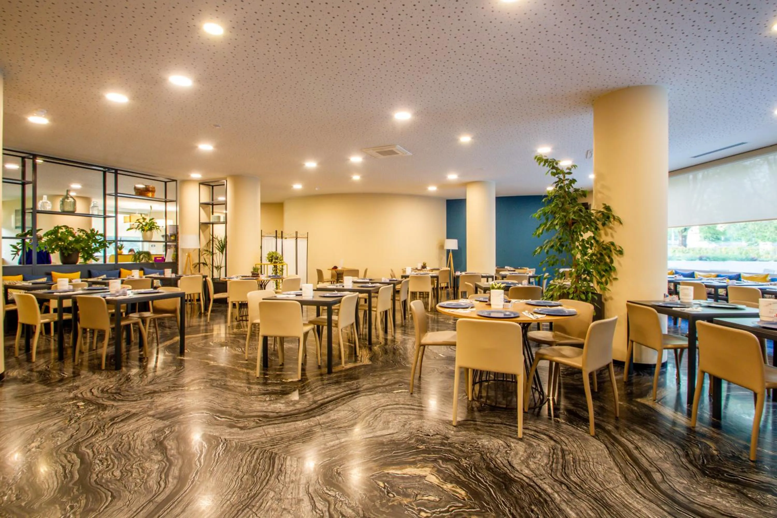 Restaurant/places to eat in Ark Hotel