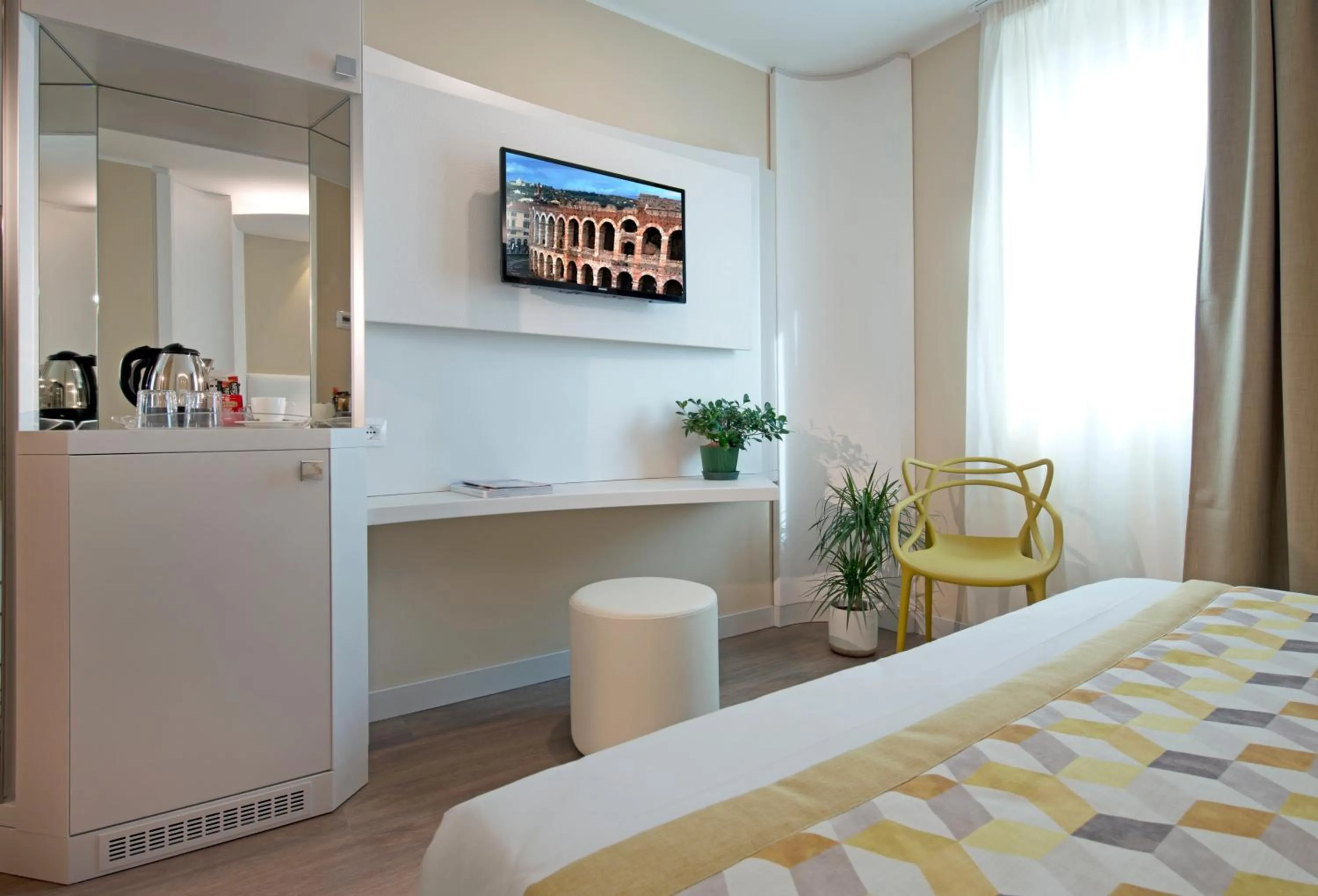 Coffee/tea facilities, Bed in Ark Hotel