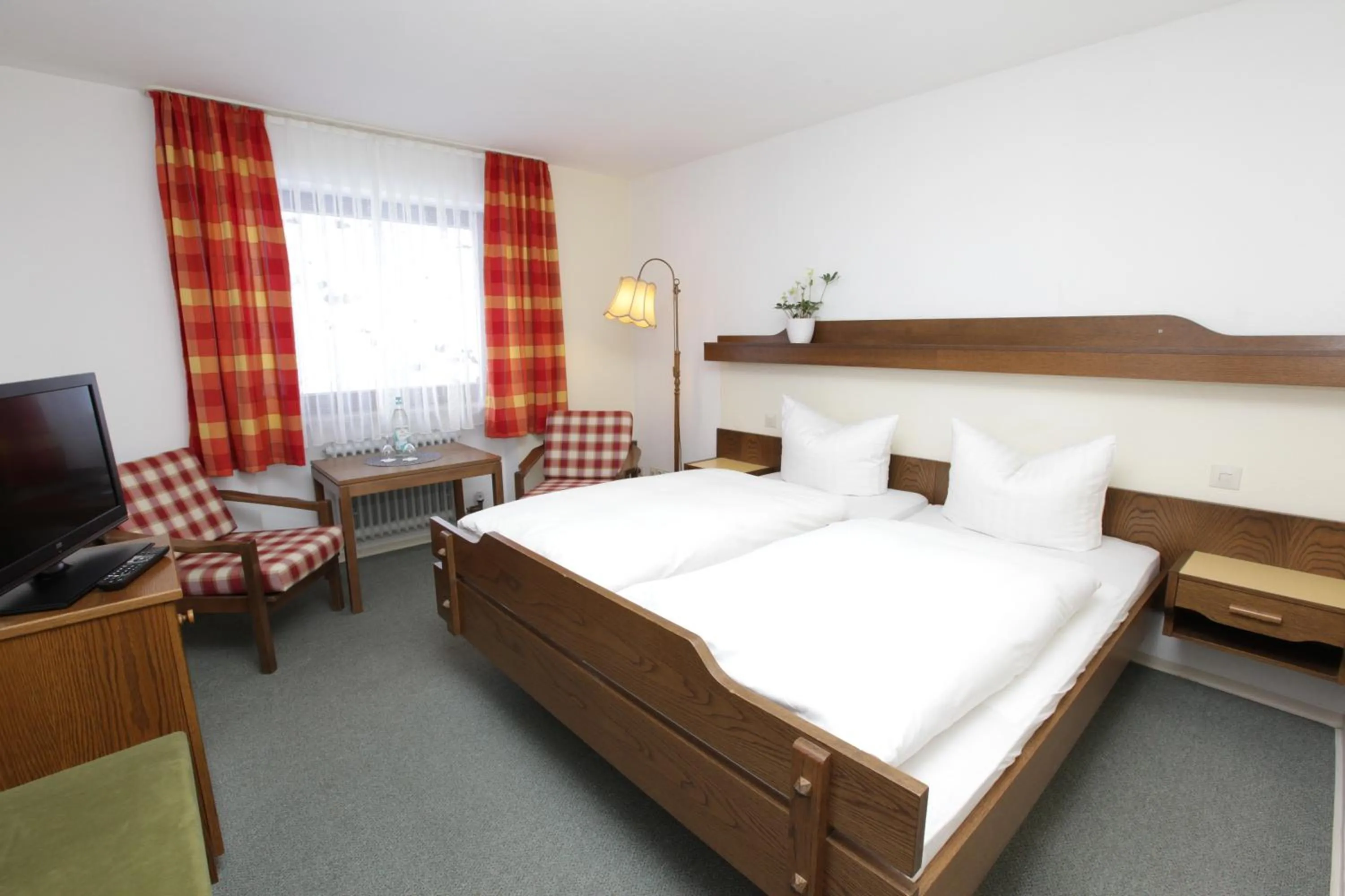 Photo of the whole room, Bed in Hotel an der Sonne & Restaurant Zum Schneiger