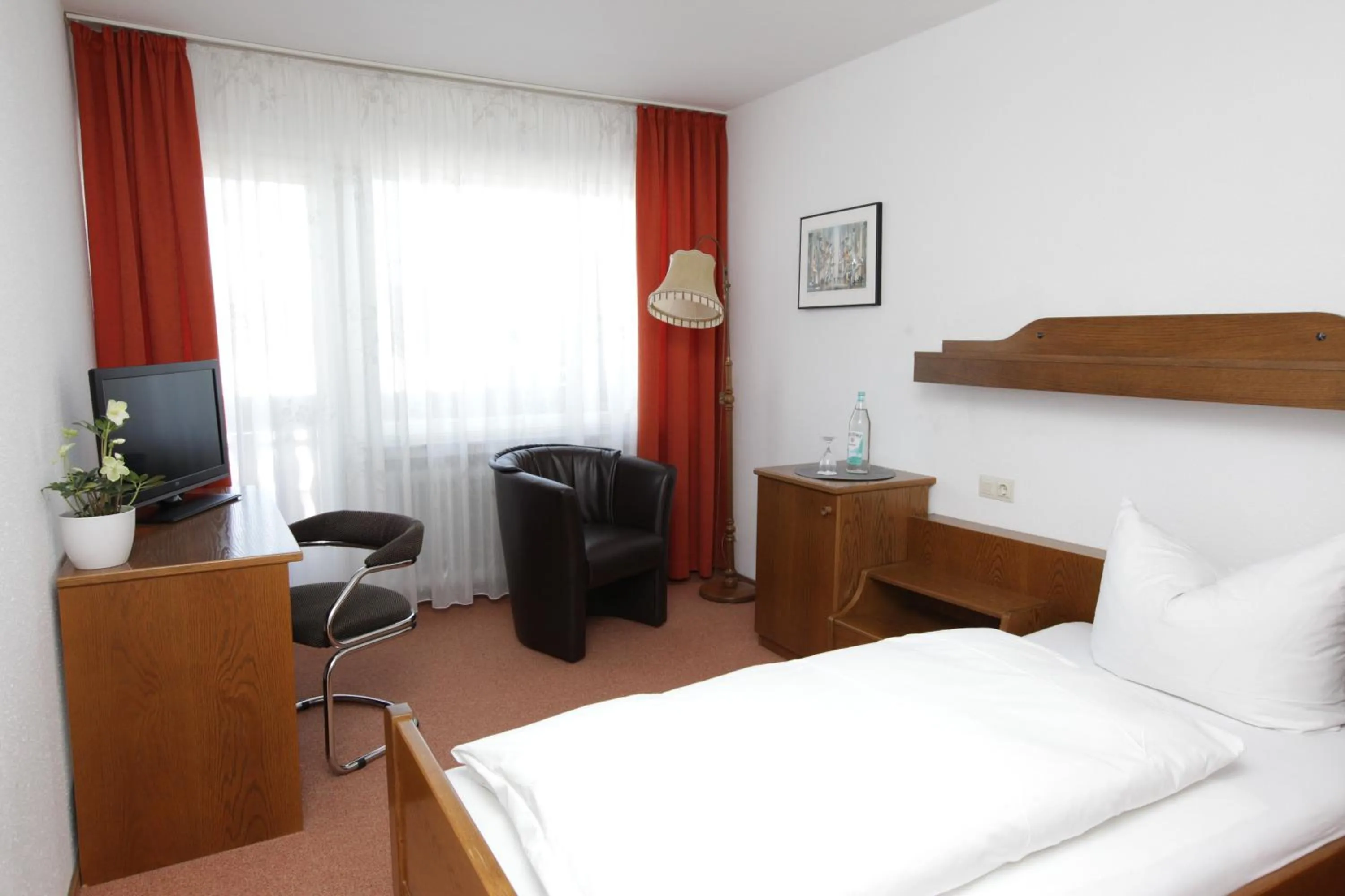 Day, Bed in Hotel an der Sonne & Restaurant Zum Schneiger