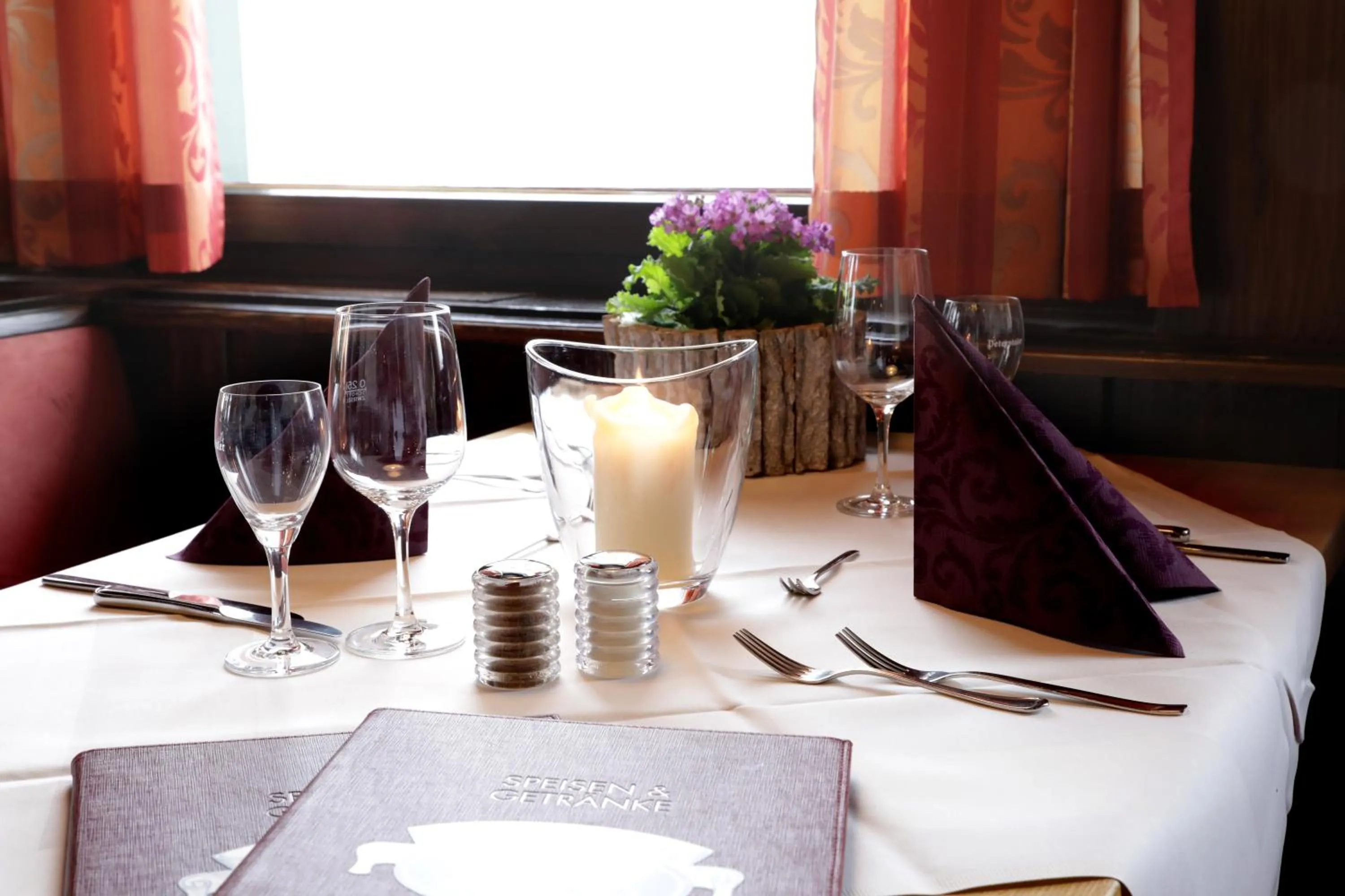 Restaurant/places to eat in Hotel an der Sonne & Restaurant Zum Schneiger