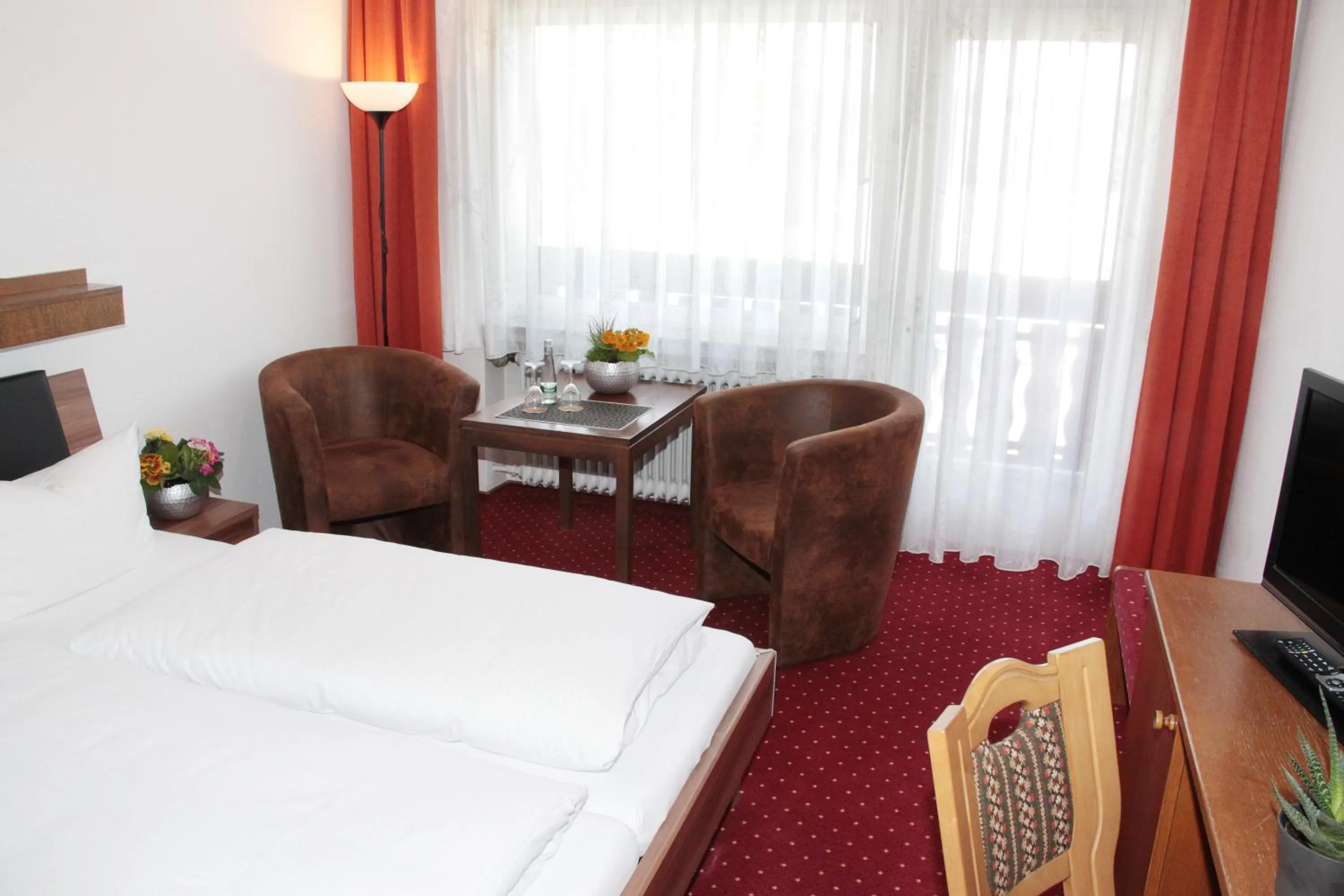 Photo of the whole room, Bed in Hotel an der Sonne & Restaurant Zum Schneiger