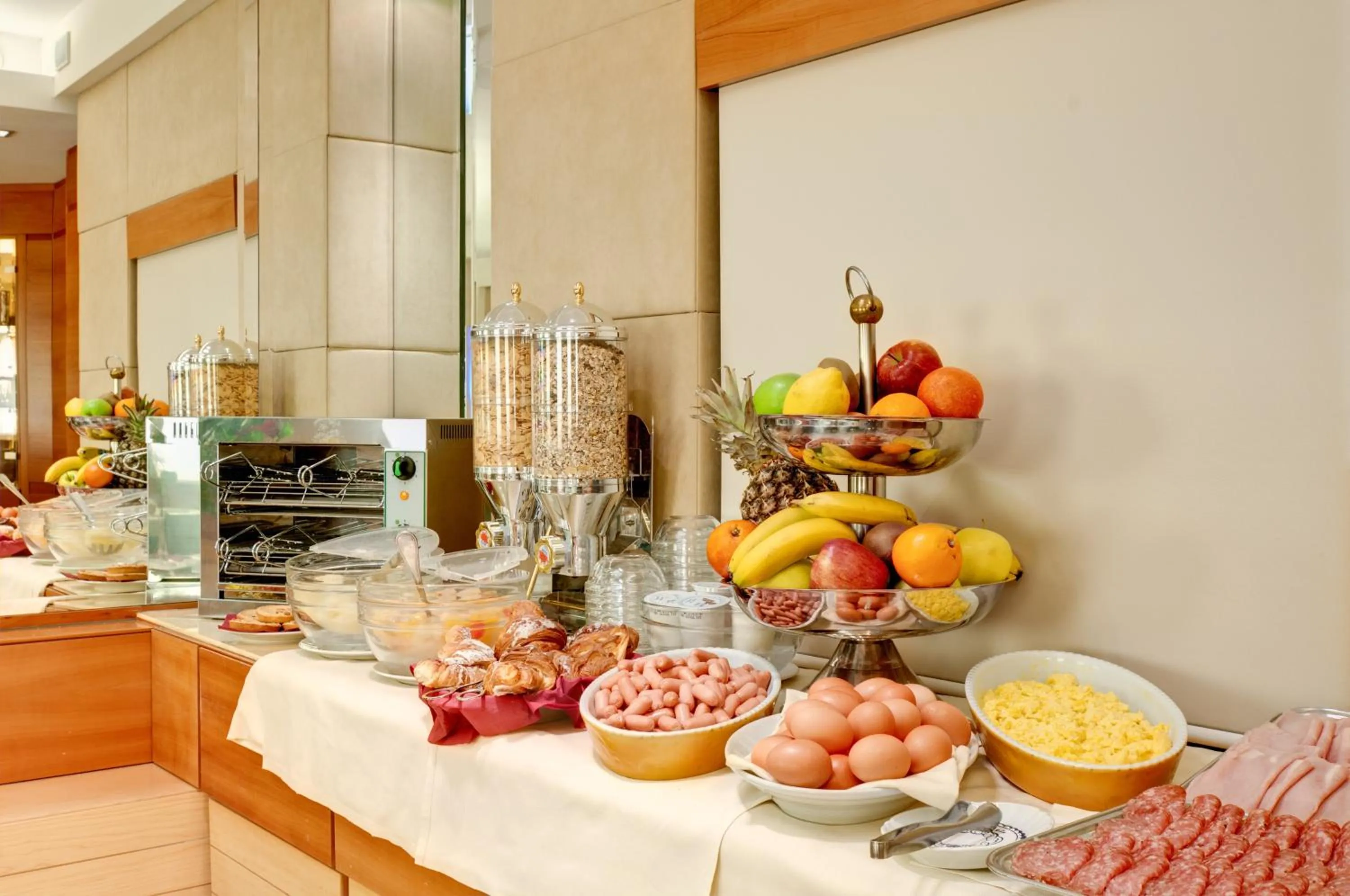 Food and drinks in Hotel Memphis