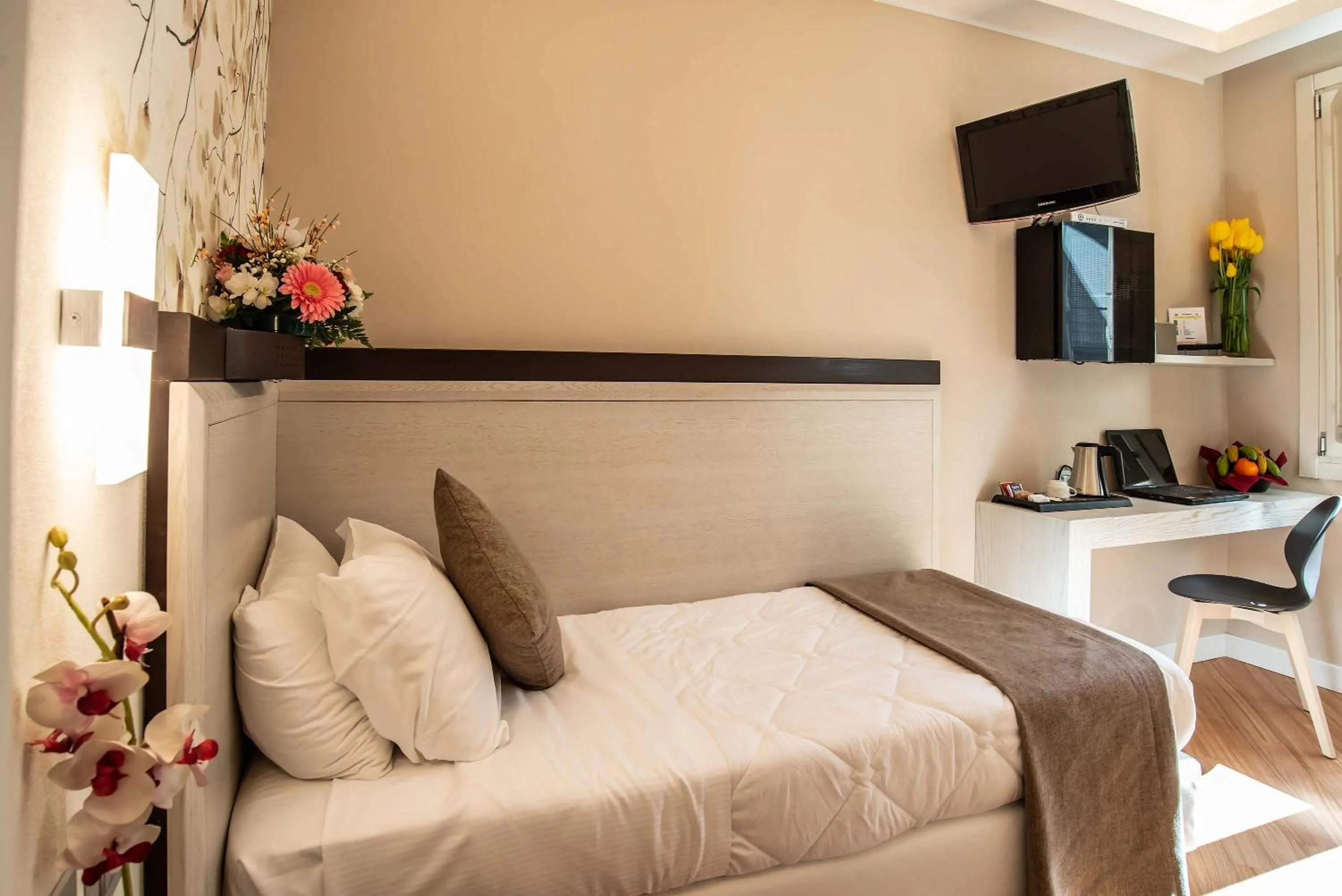 Bed in Hotel Memphis