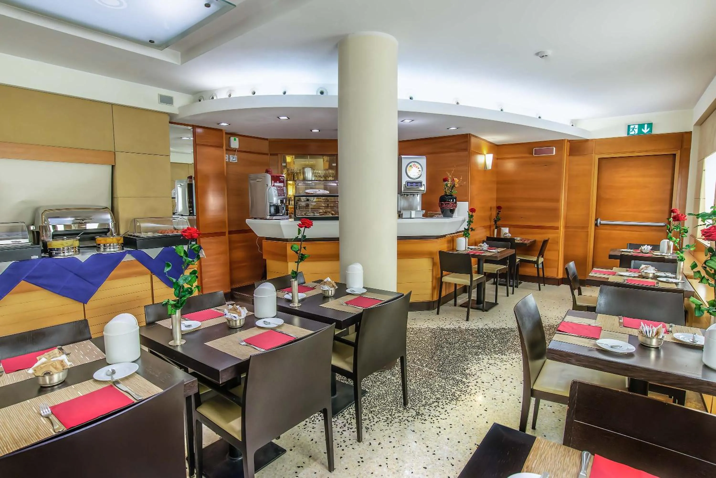 Buffet breakfast in Hotel Memphis