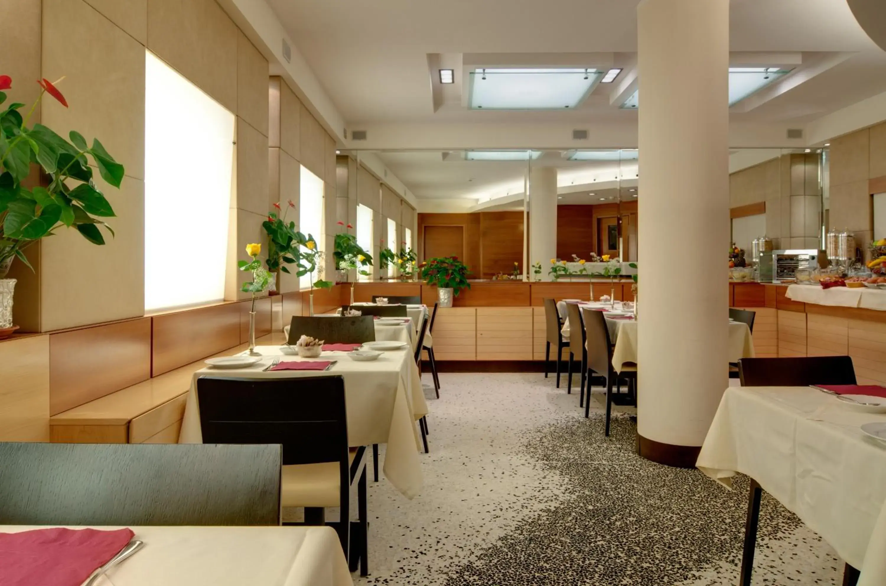 Restaurant/places to eat in Hotel Memphis Restaurant/places to eat in Hotel Memphis