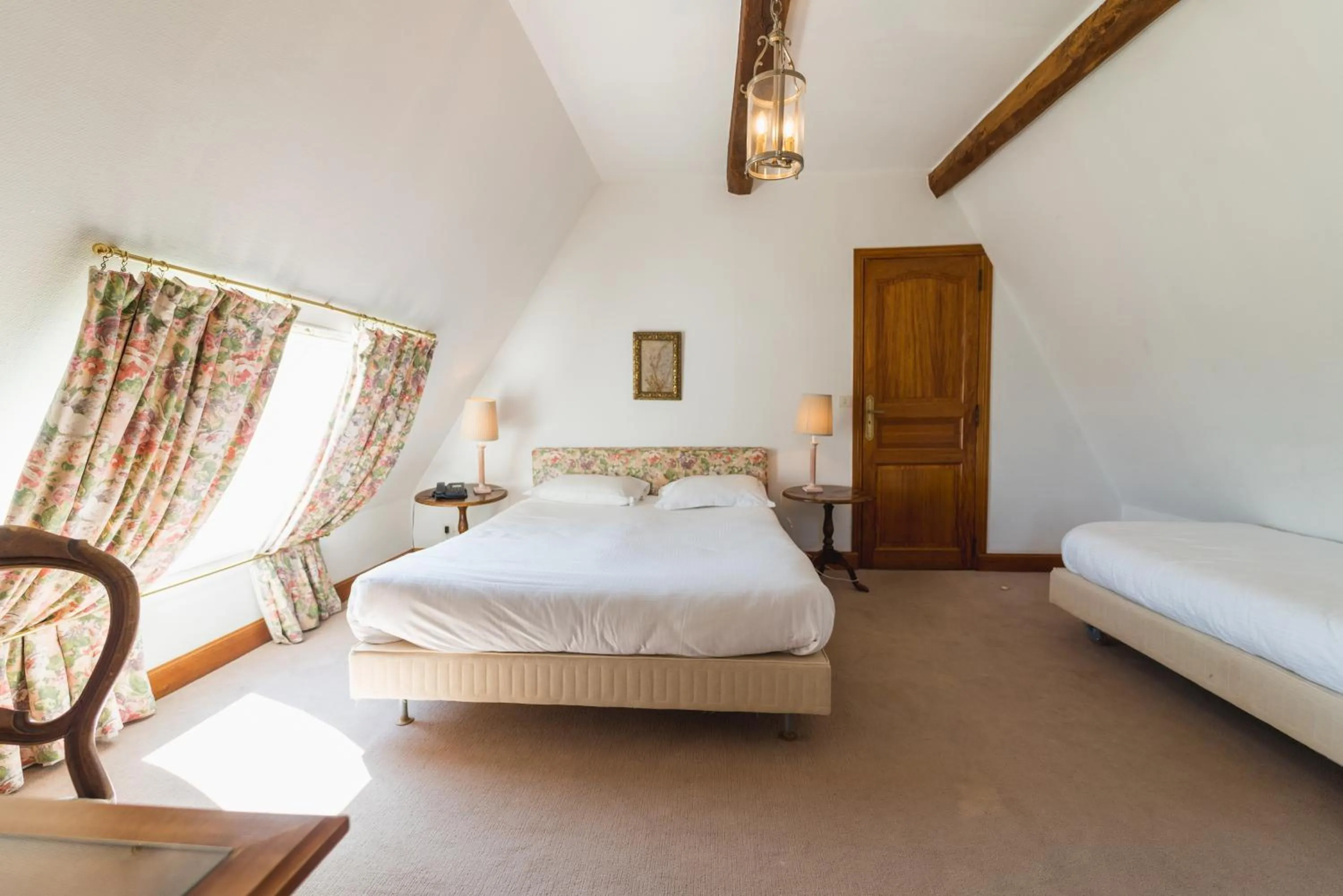 Bed in Hotel The Originals Château de Perigny