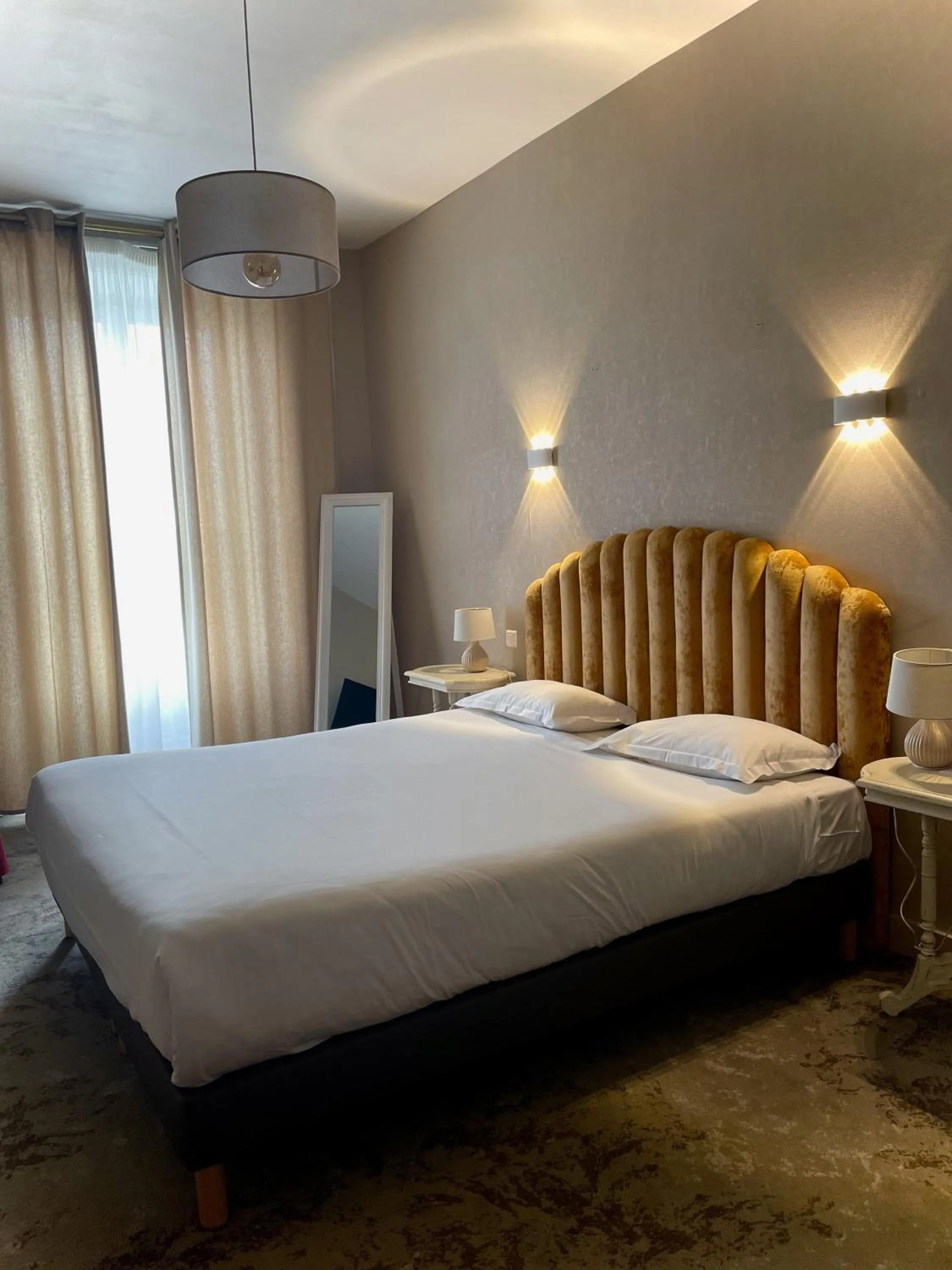 Bed in Hotel The Originals Château de Perigny