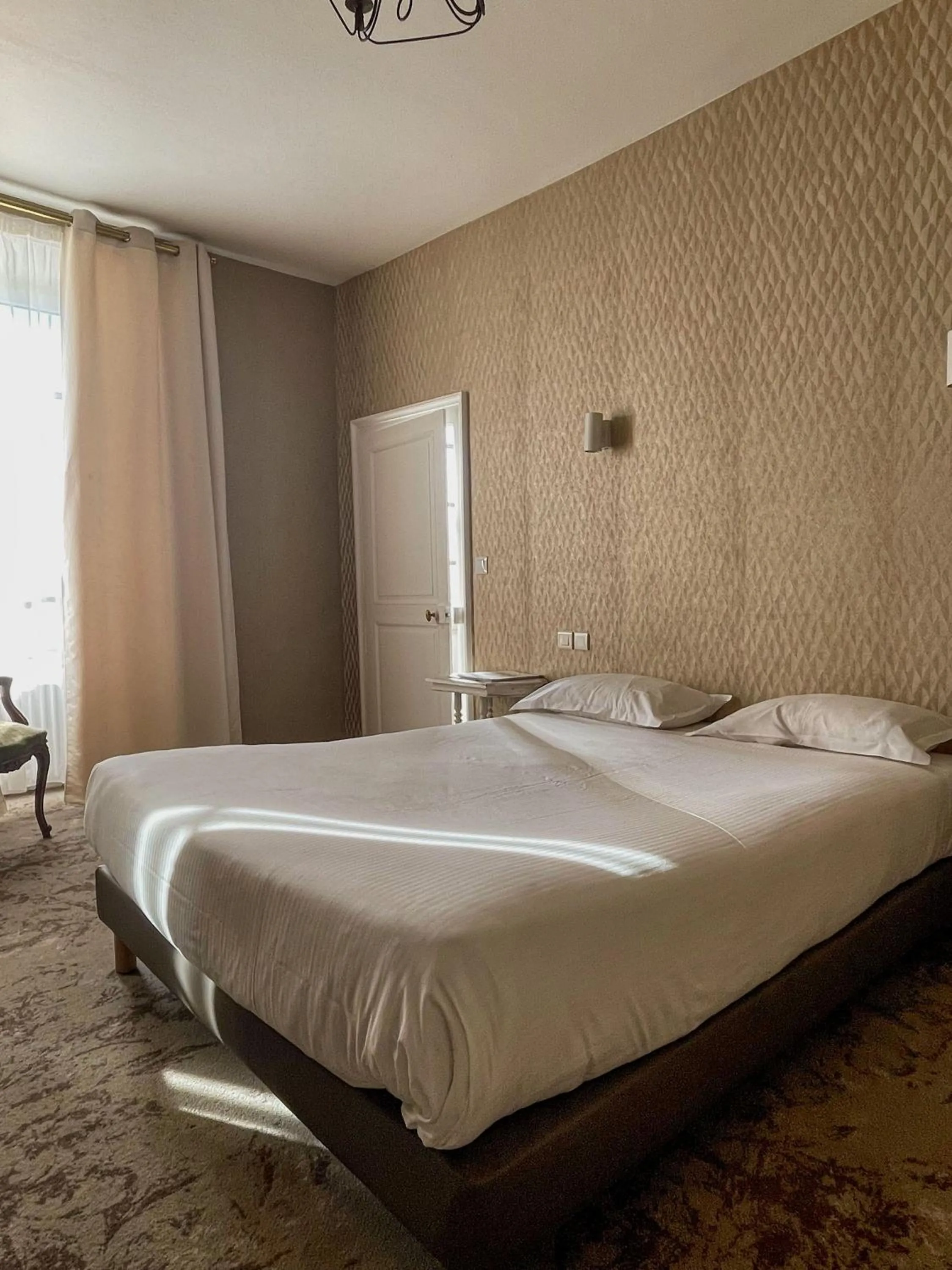 Bed in Hotel The Originals Château de Perigny