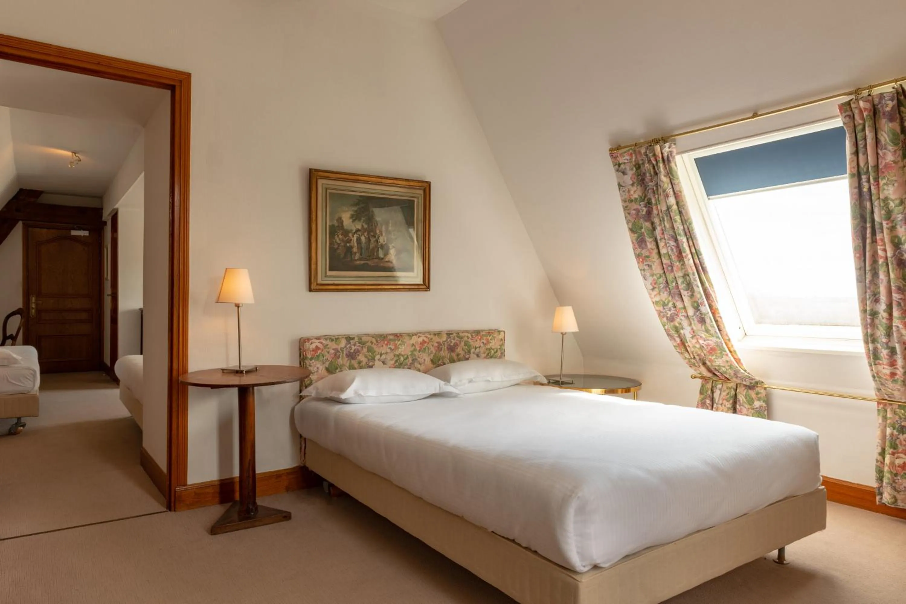 Bed in Hotel The Originals Château de Perigny