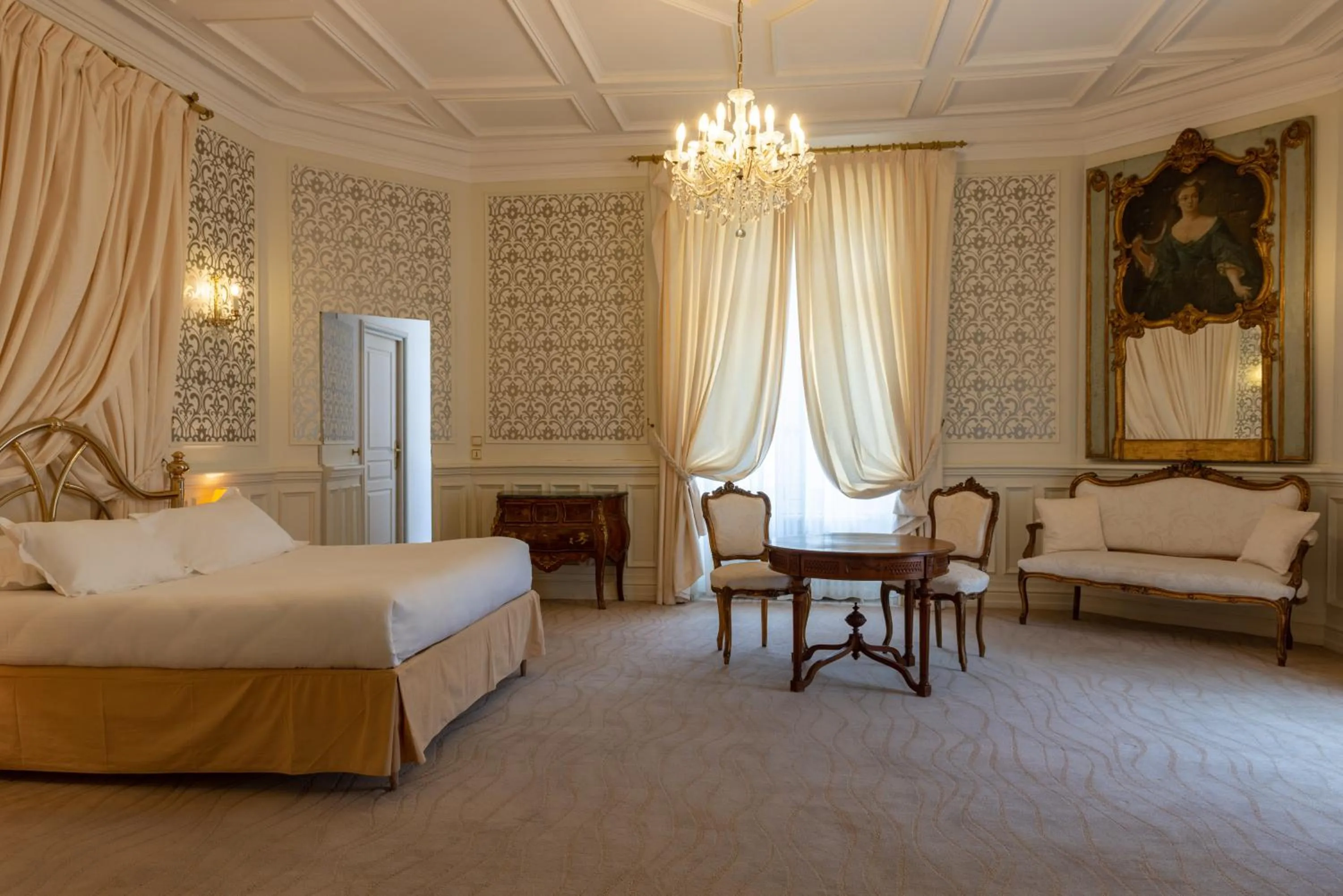 Bed in Hotel The Originals Château de Perigny