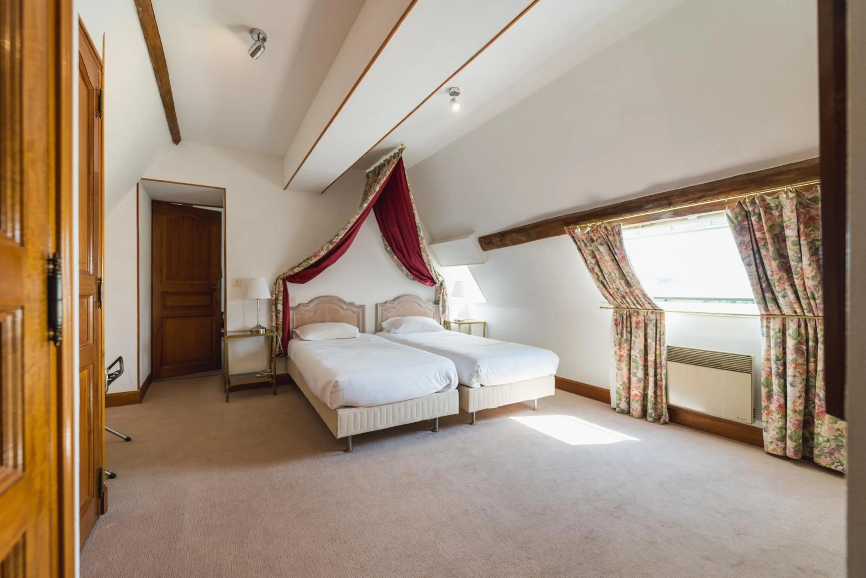 Bed in Hotel The Originals Château de Perigny