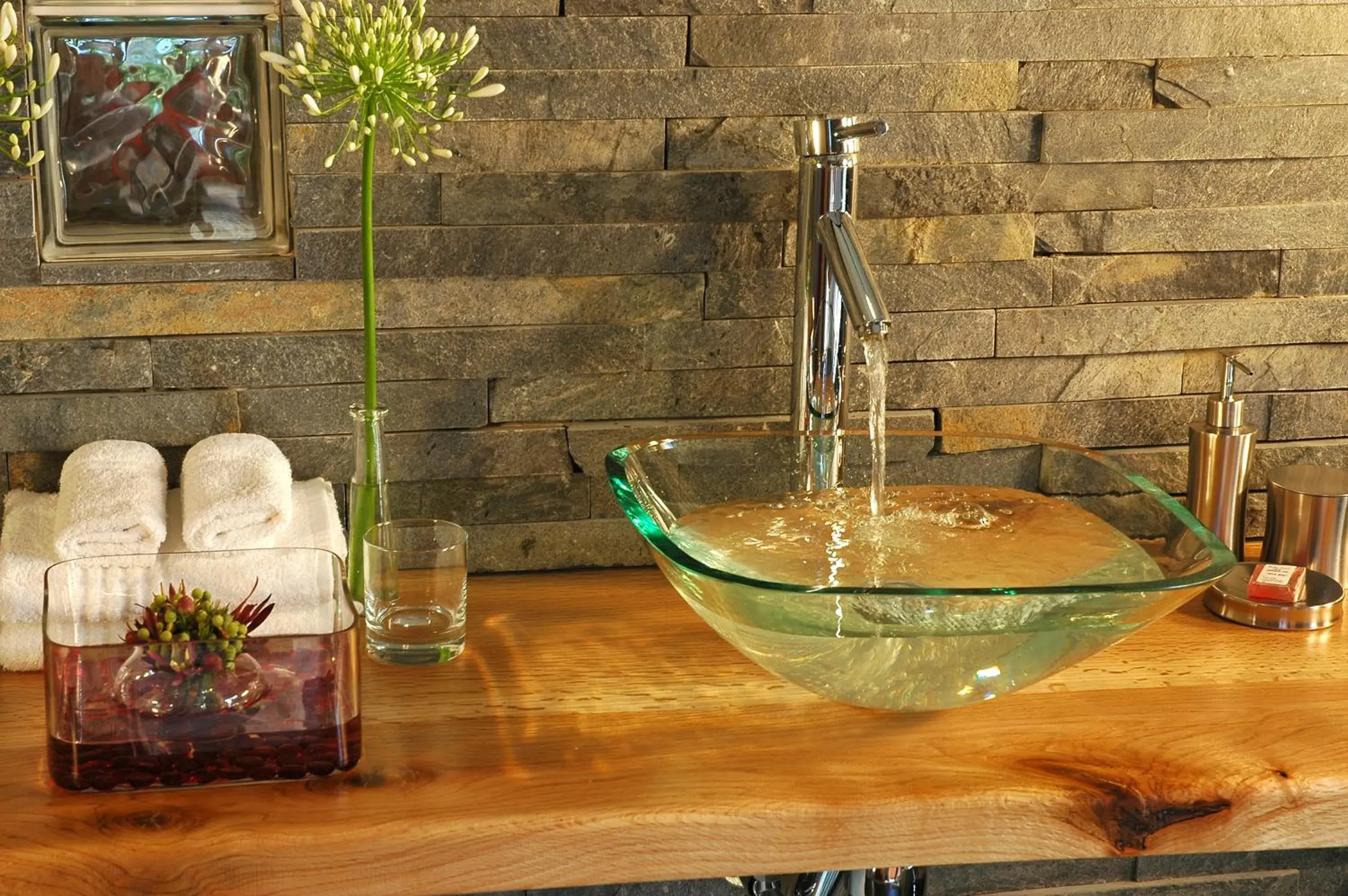 Bathroom in Lily Pond Country Lodge Bathroom in Lily Pond Country Lodge