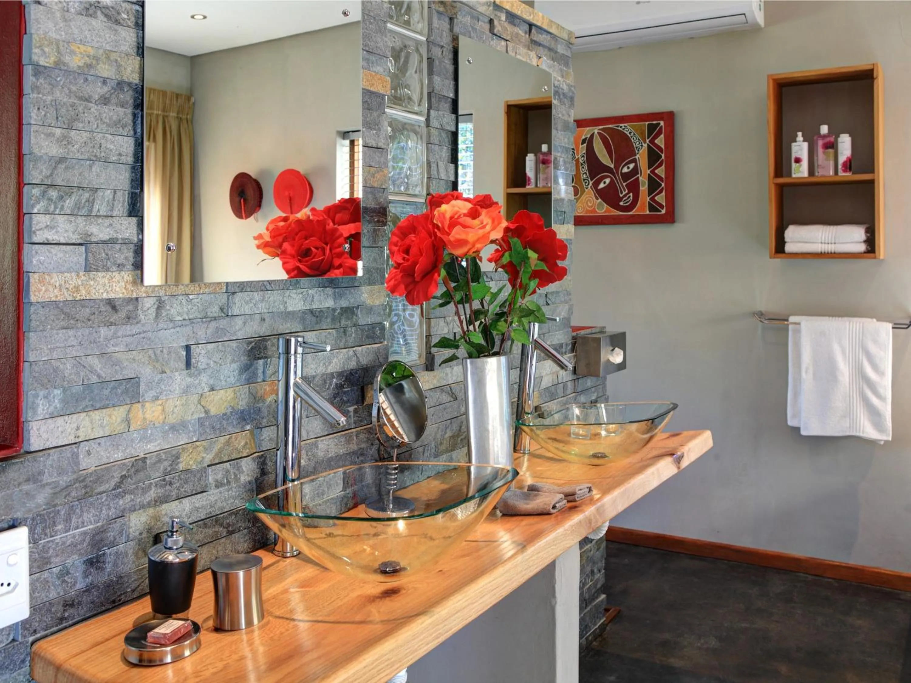 Bathroom in Lily Pond Country Lodge