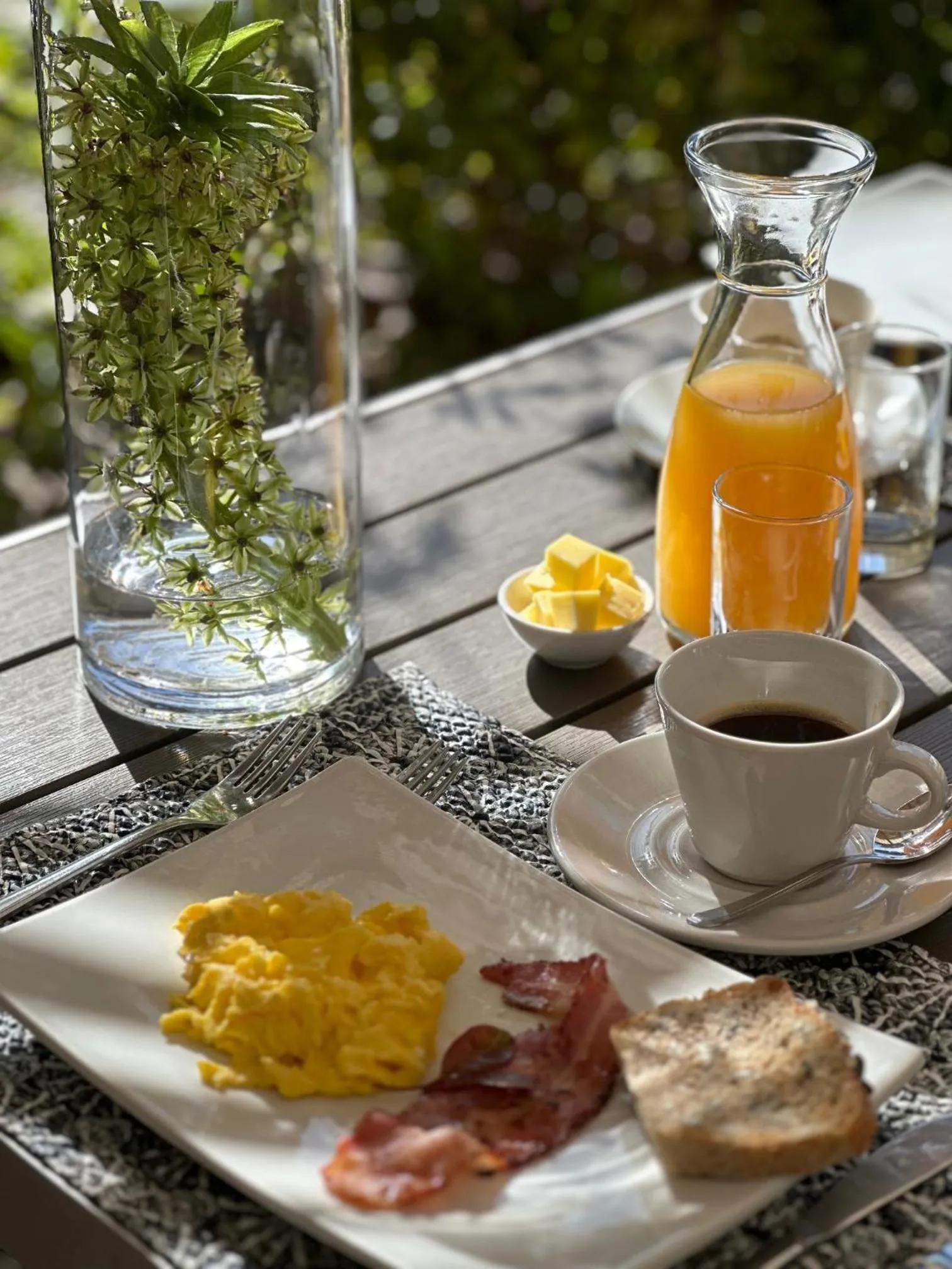 Breakfast in Lily Pond Country Lodge