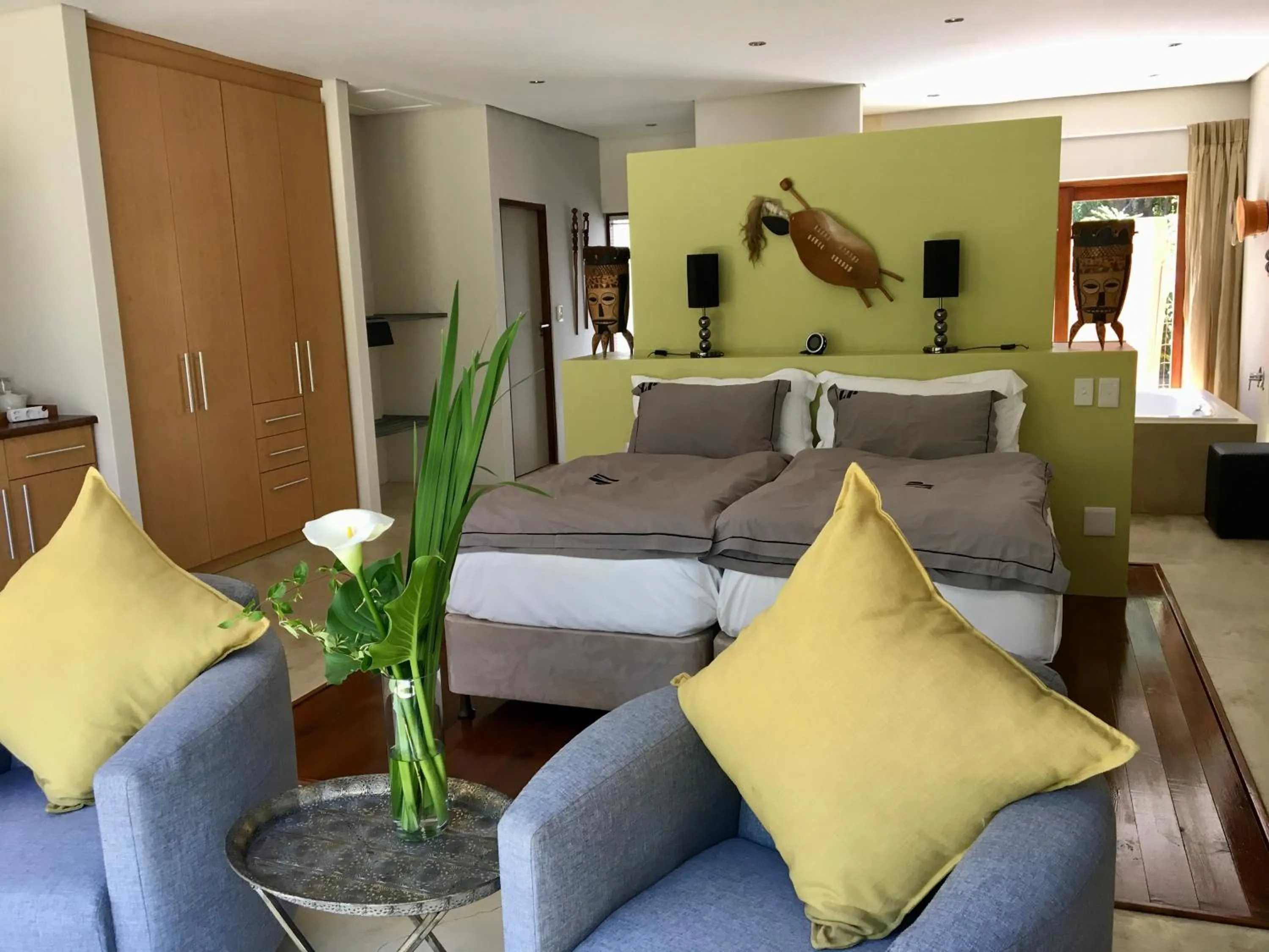 Bedroom, Bed in Lily Pond Country Lodge