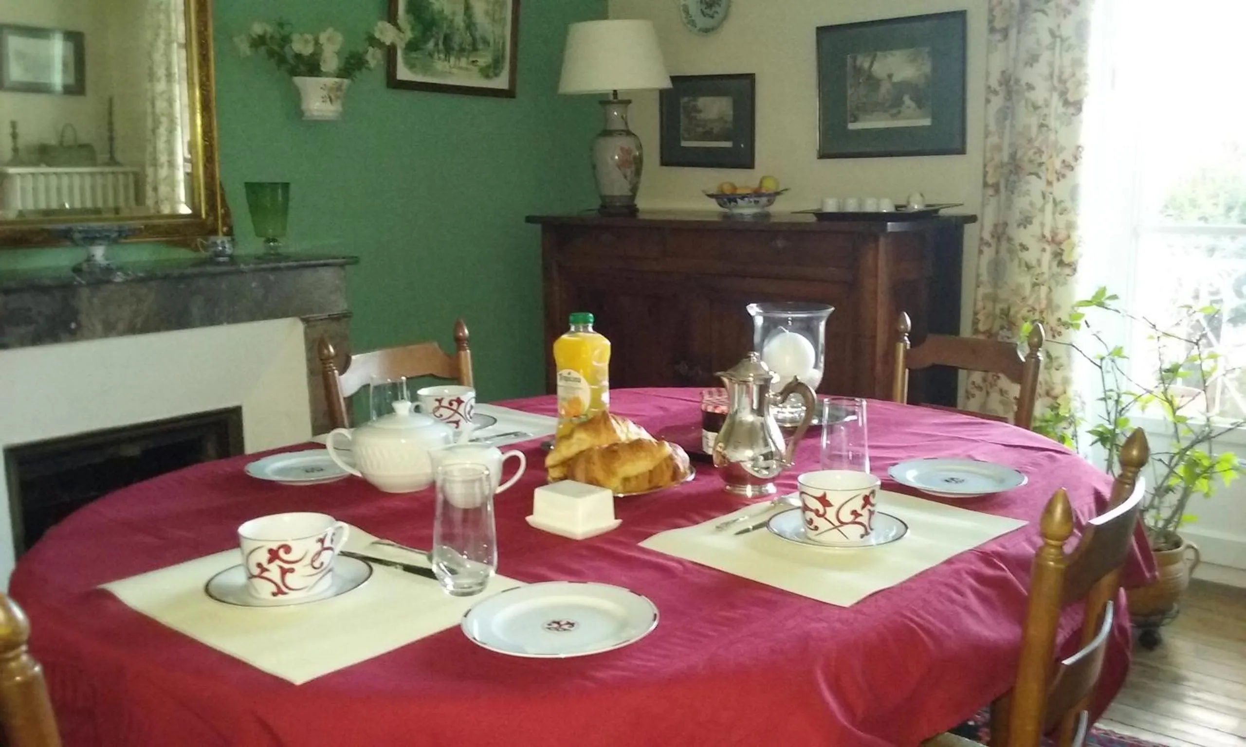 Continental breakfast in La Tour de Lavalette