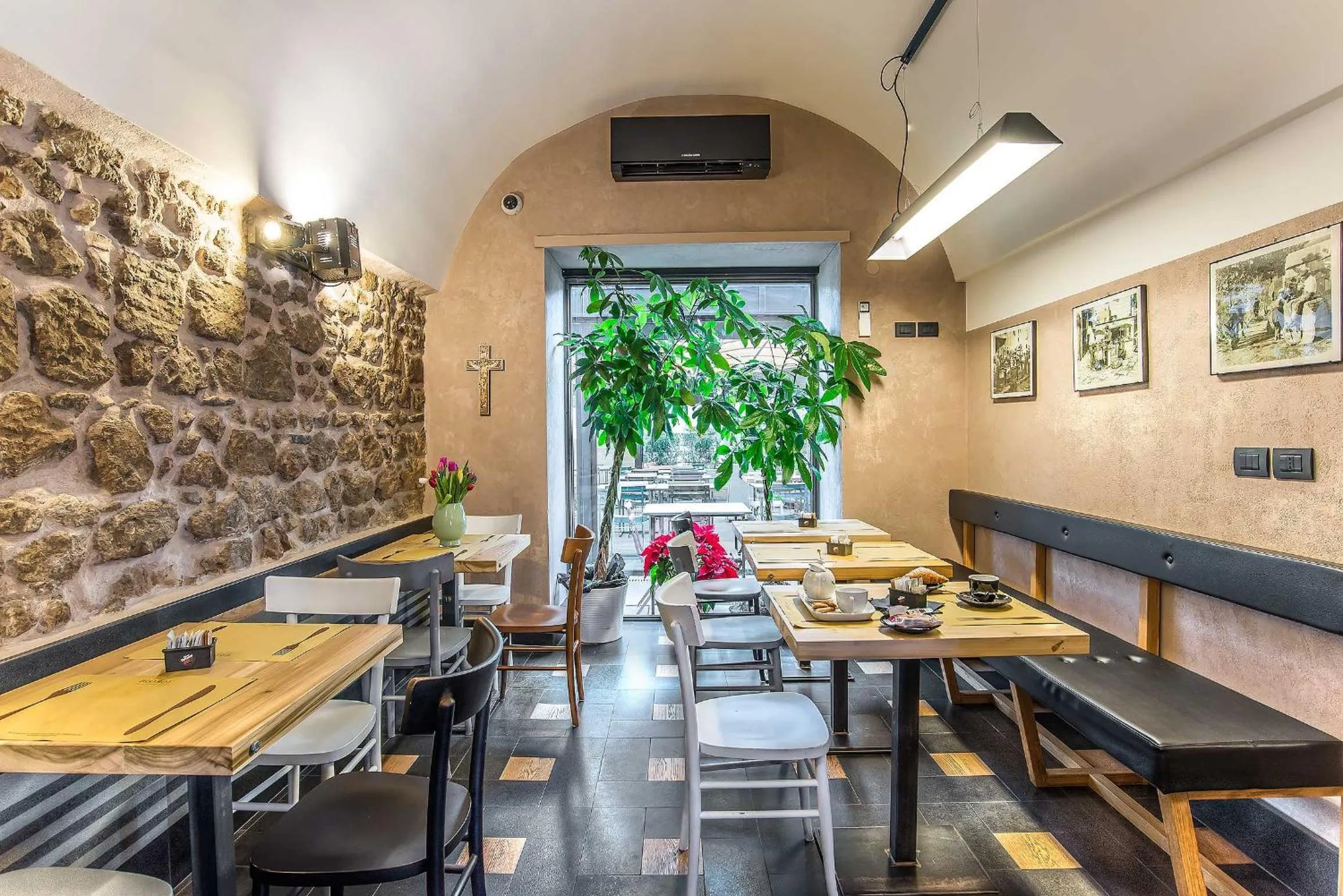 Restaurant/places to eat in Al Casaletto Hotel