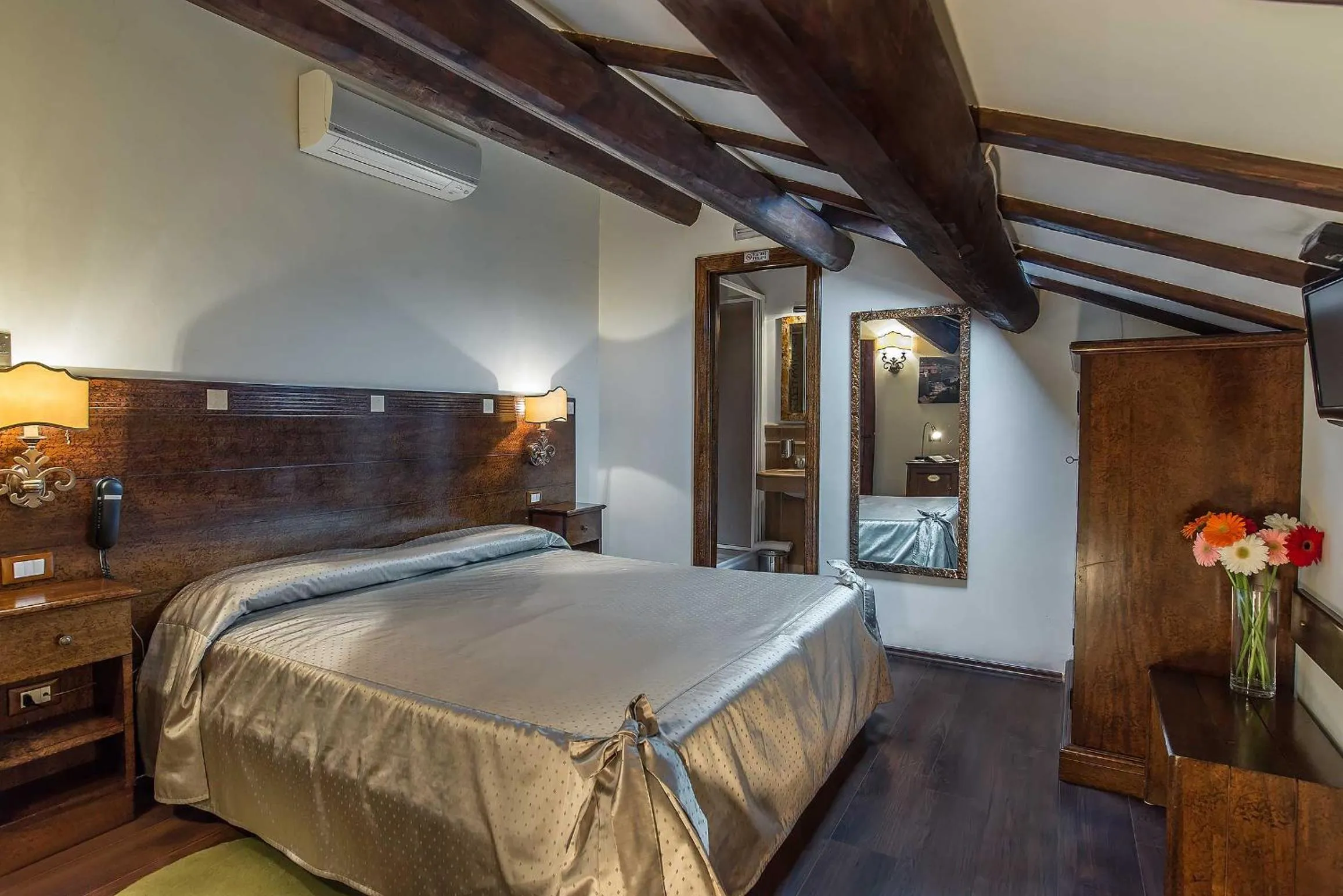 Photo of the whole room, Bed in Al Casaletto Hotel