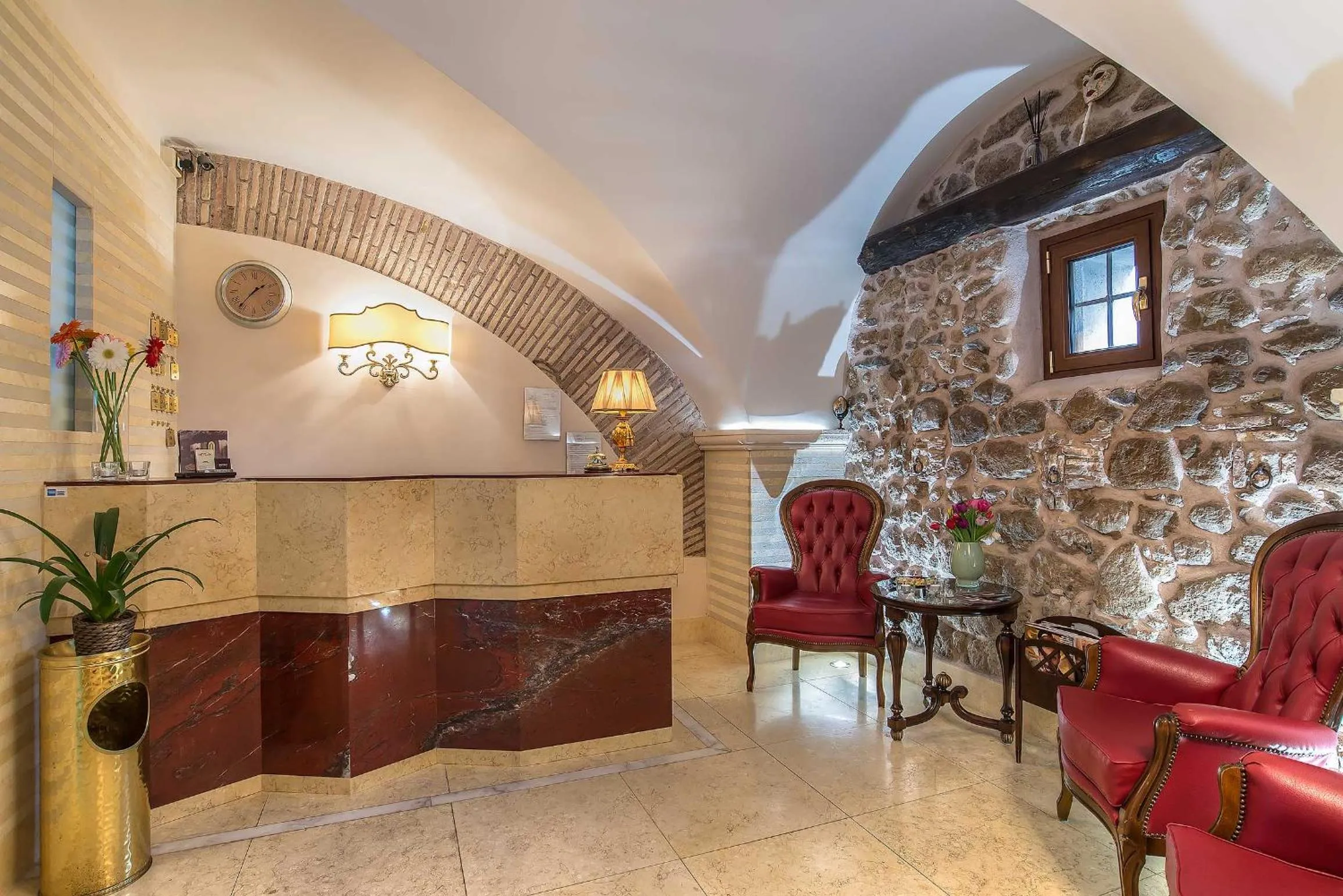 Lobby or reception in Al Casaletto Hotel