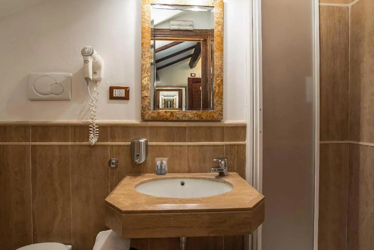 Bathroom in Al Casaletto Hotel