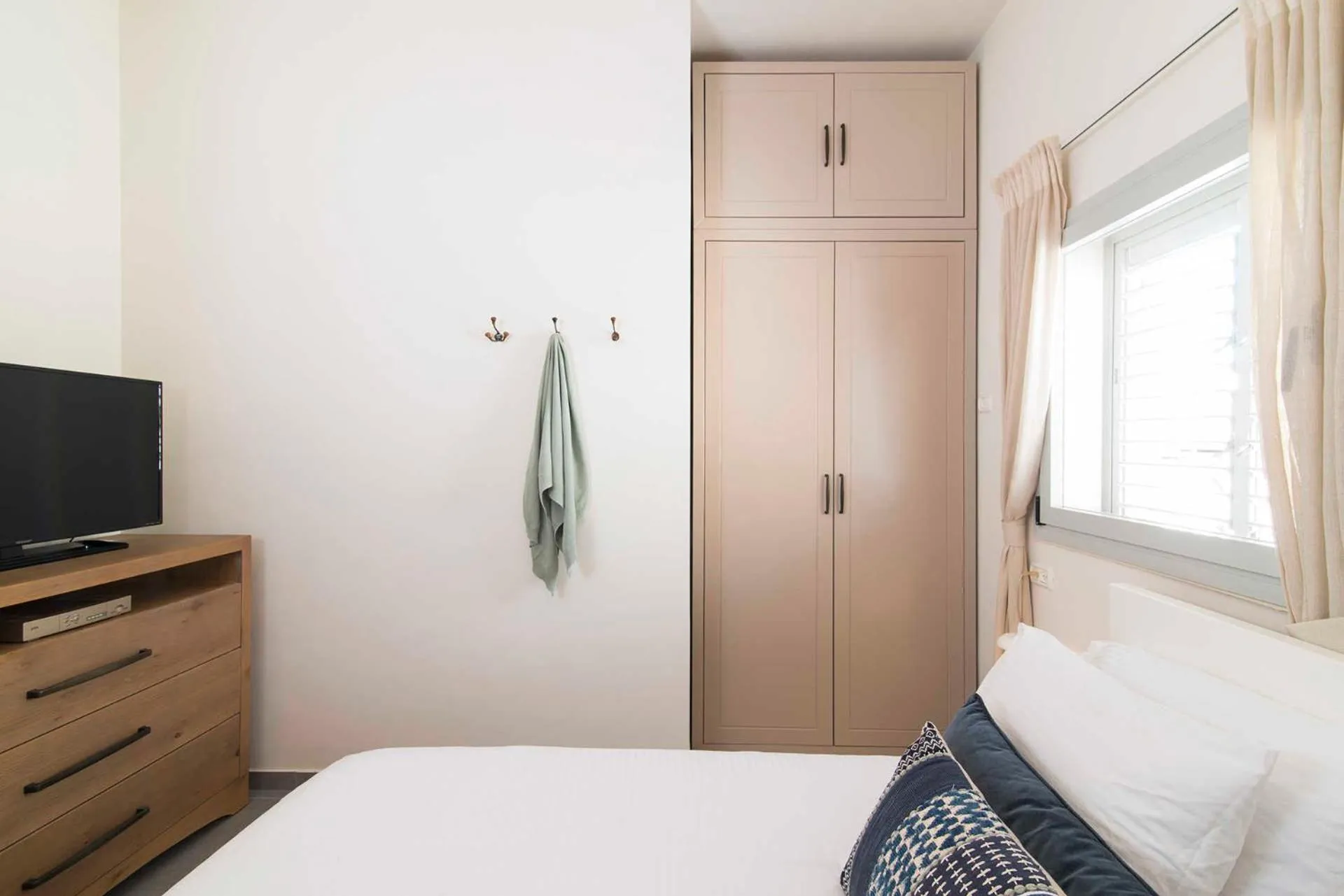 Bed in Bauhaus Boutique by TLV2RENT