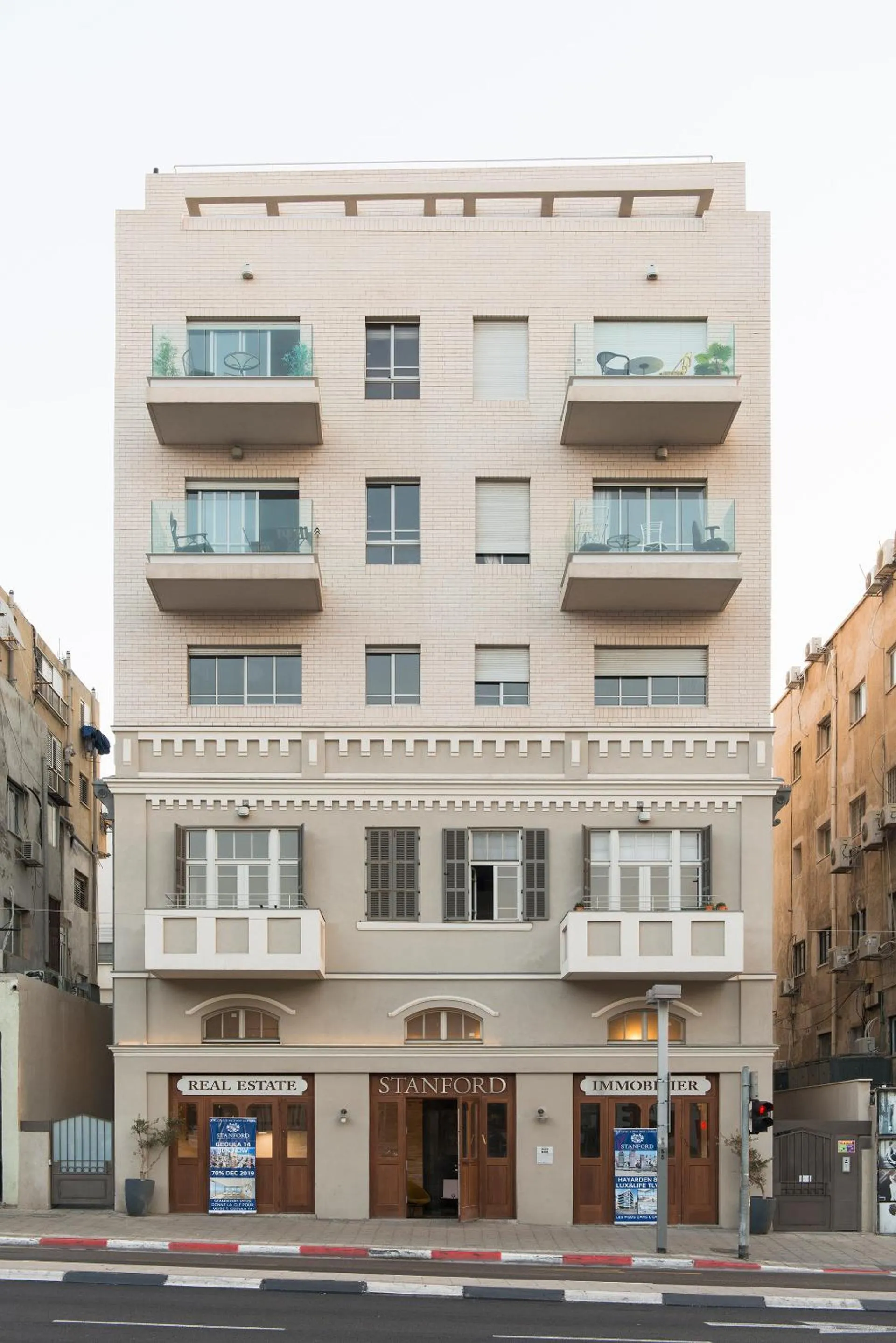 Facade/entrance in Bauhaus Boutique by TLV2RENT