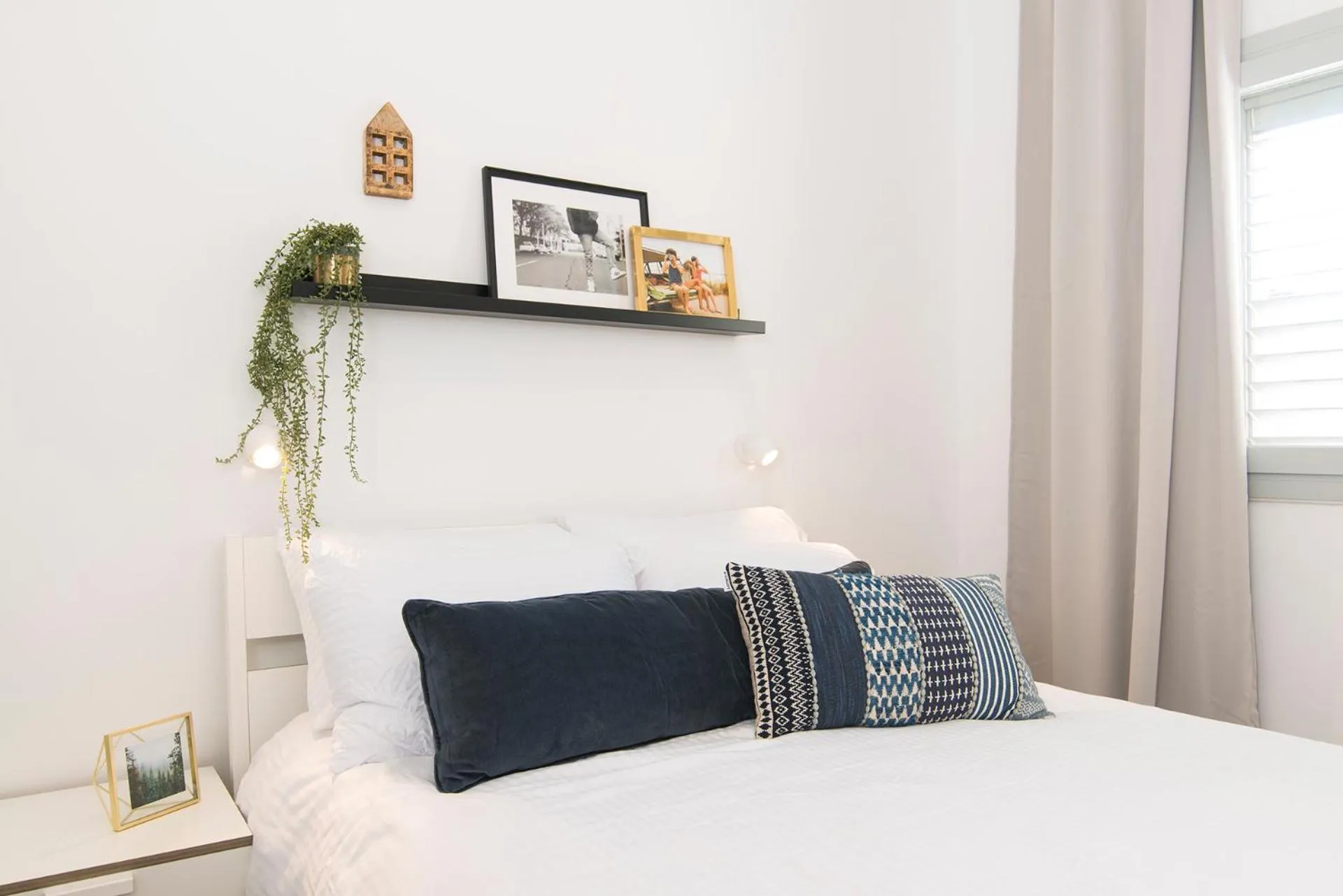 Bed in Bauhaus Boutique by TLV2RENT