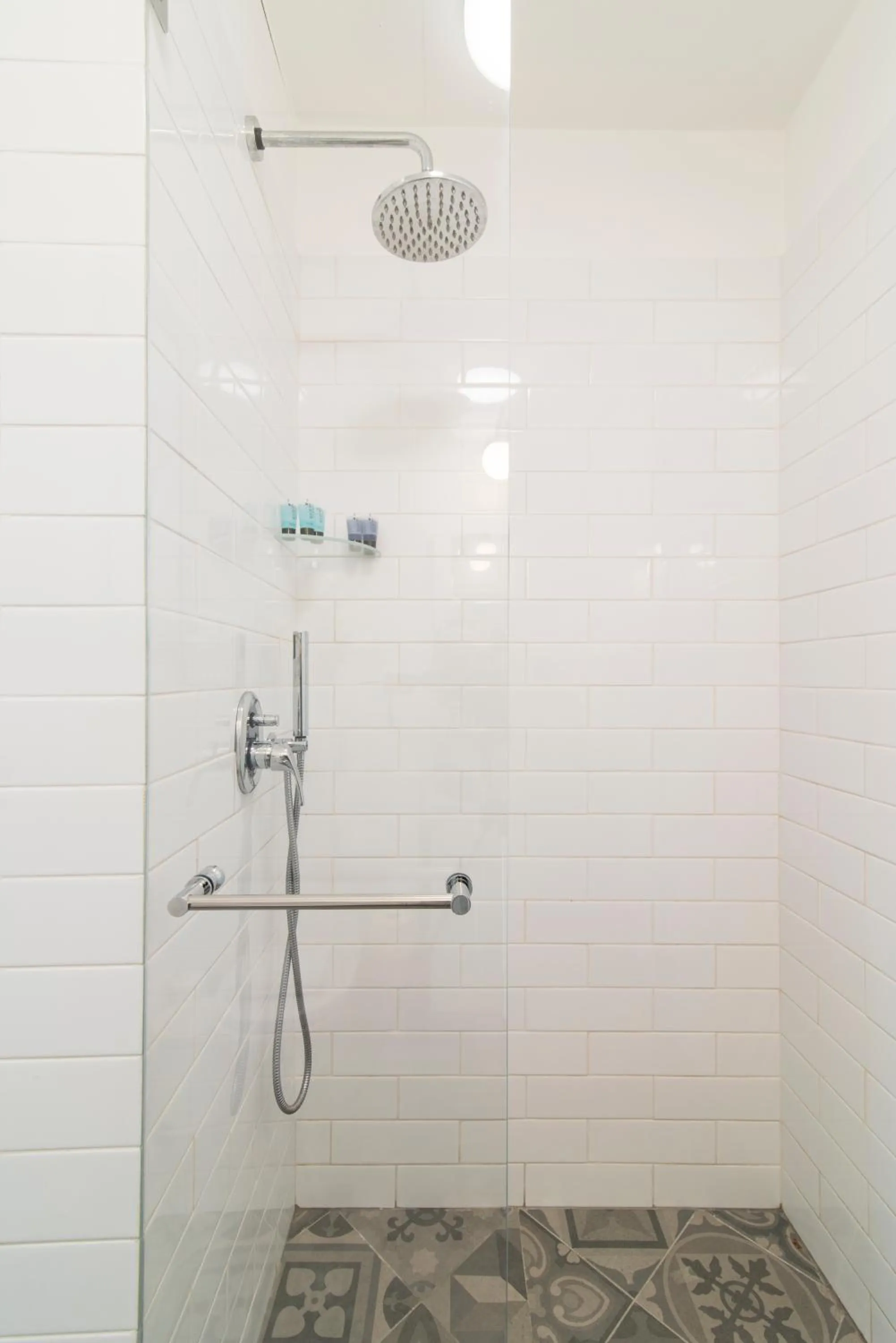 Shower in Bauhaus Boutique by TLV2RENT
