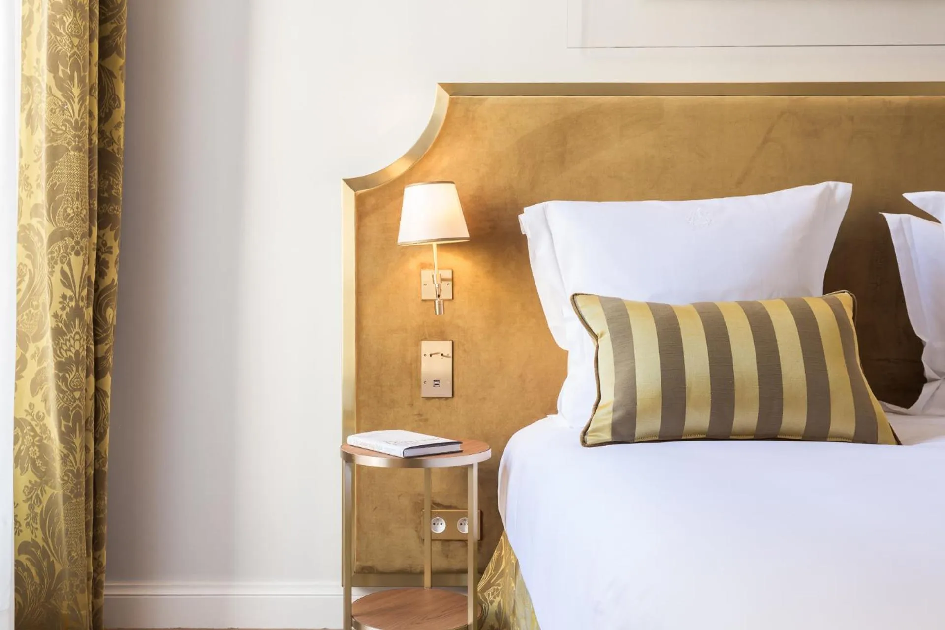 Bed in Hôtel Alfred Sommier