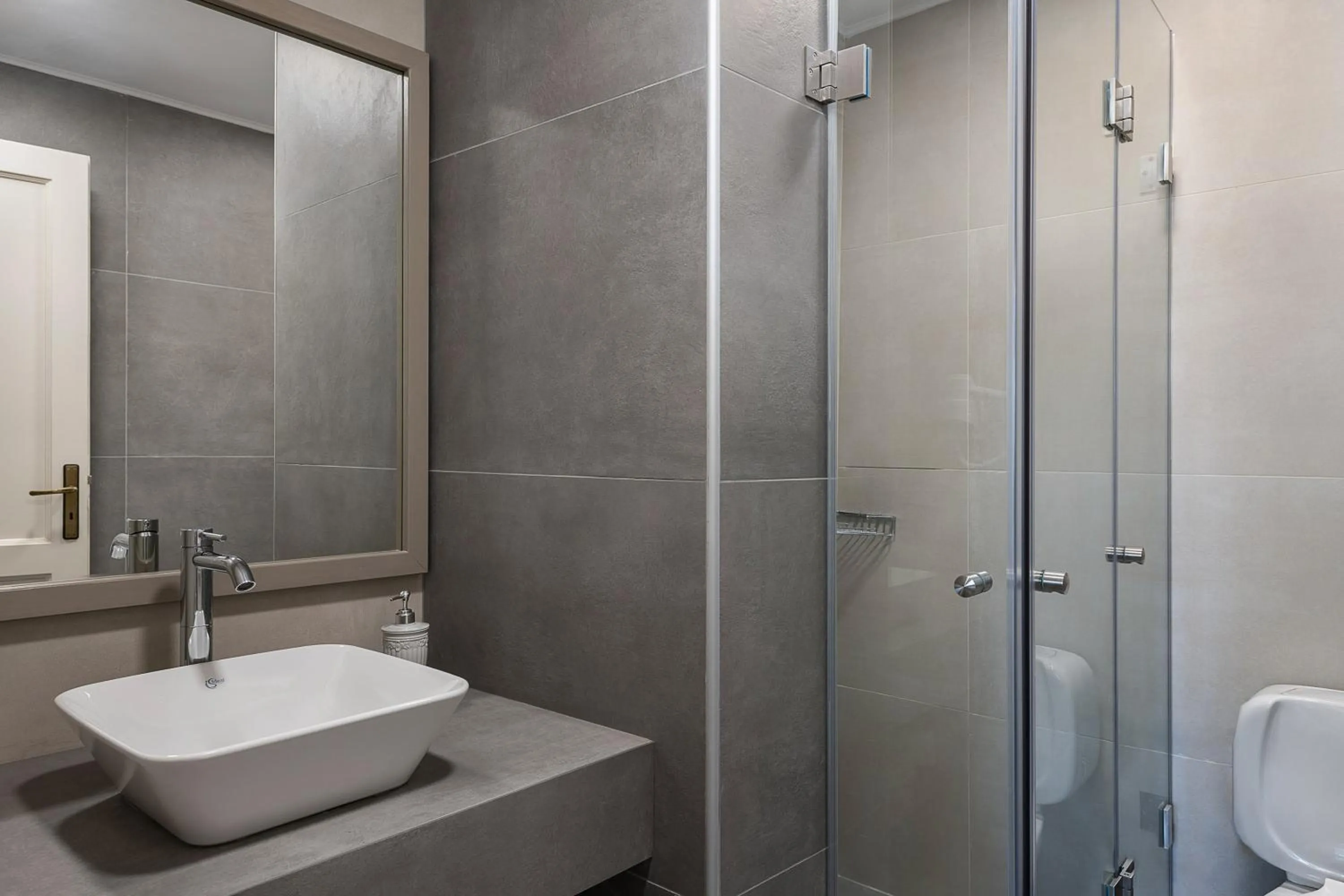 Shower in Alianthos Suites