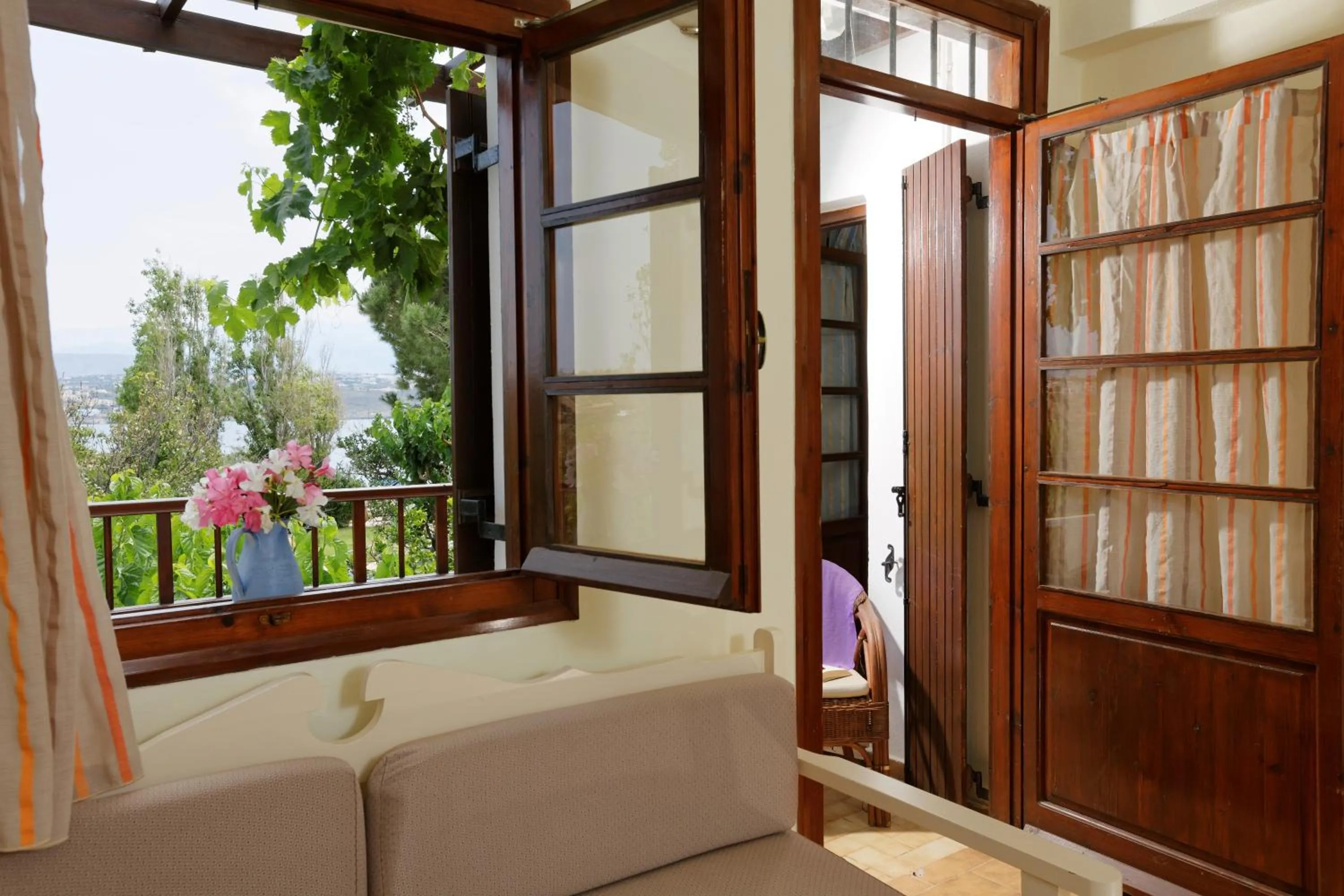 Living room, Bed in Alianthos Suites