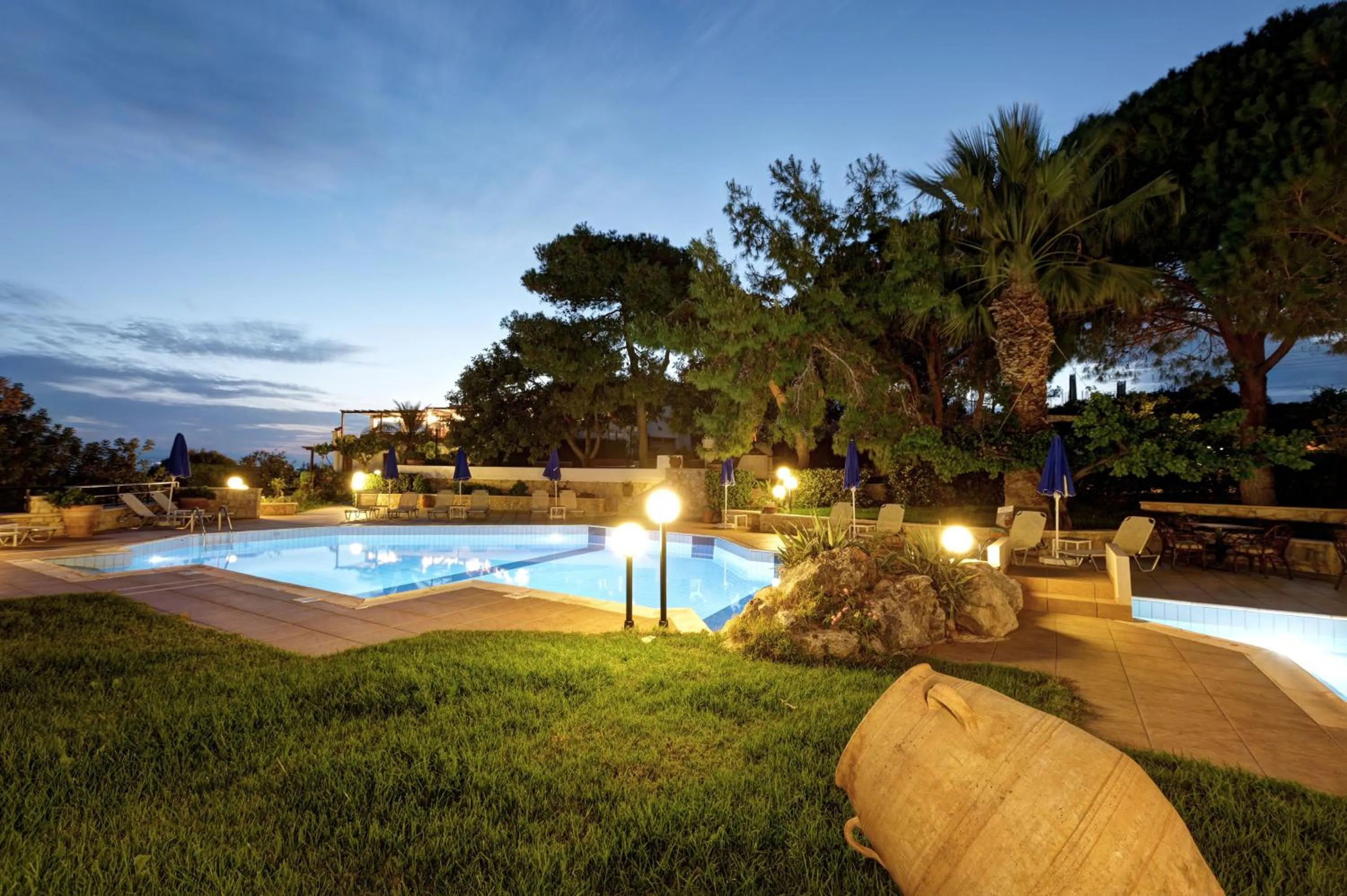 Swimming pool in Alianthos Suites