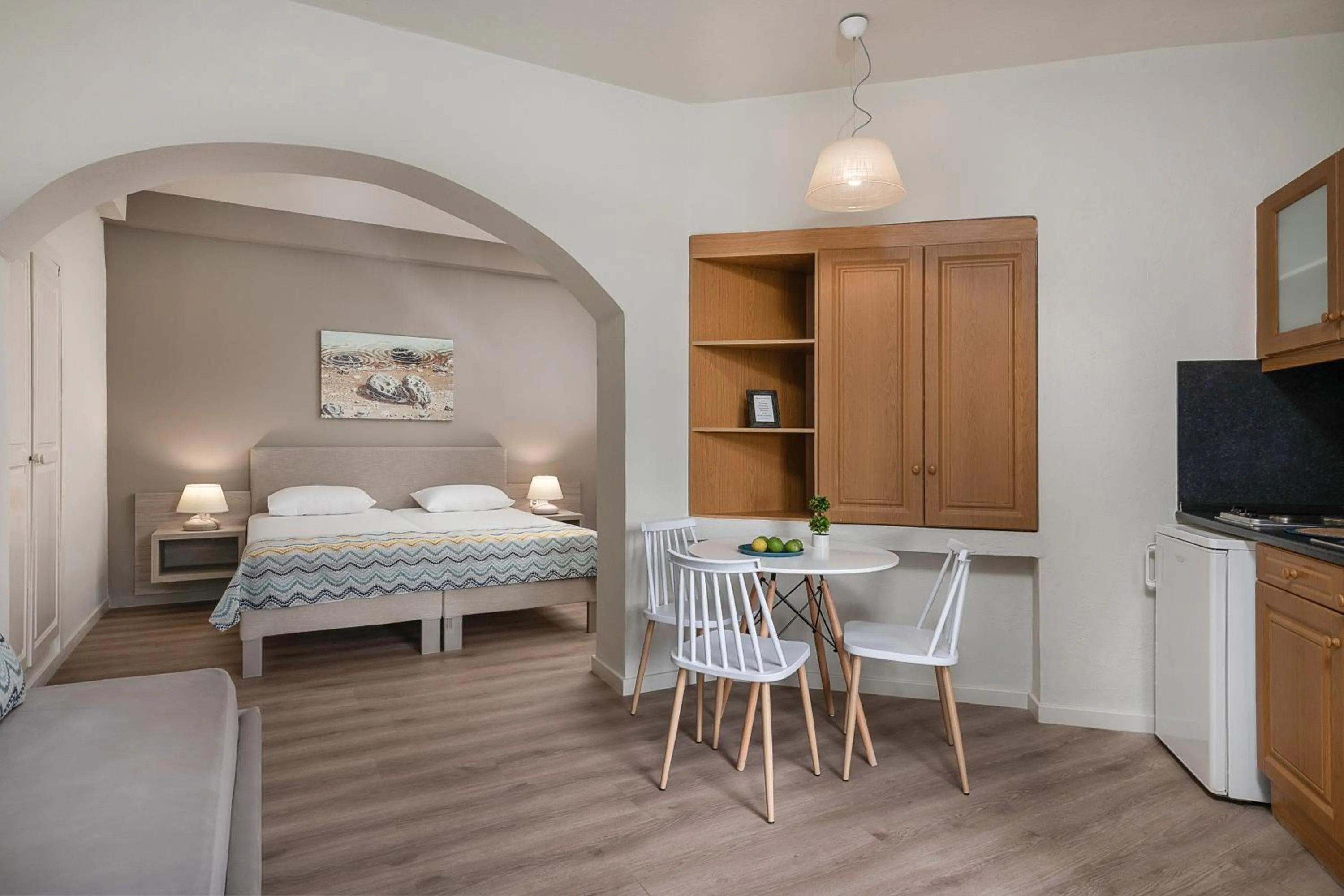 Communal lounge/ TV room, Bed in Alianthos Suites