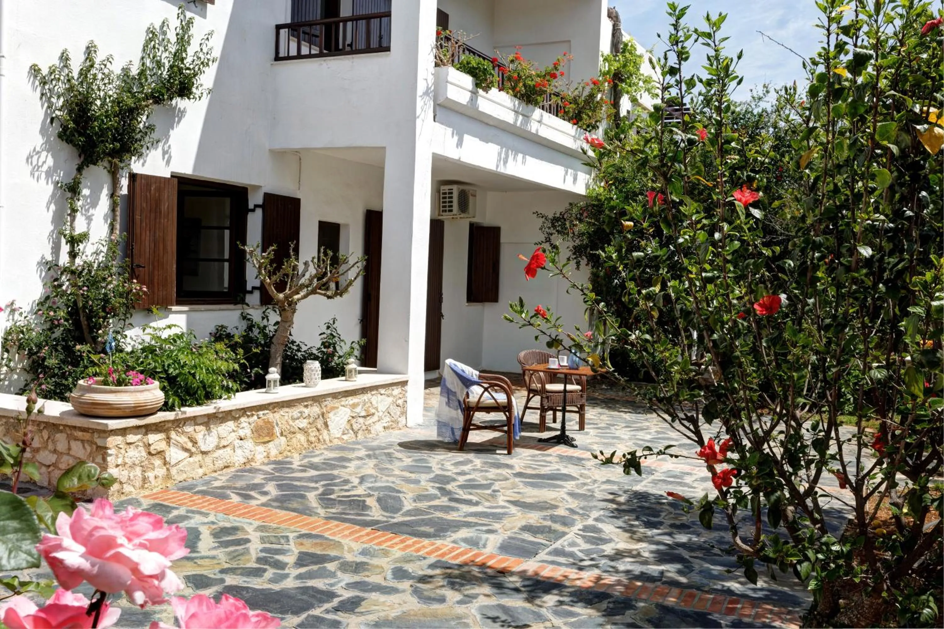 Property building in Alianthos Suites