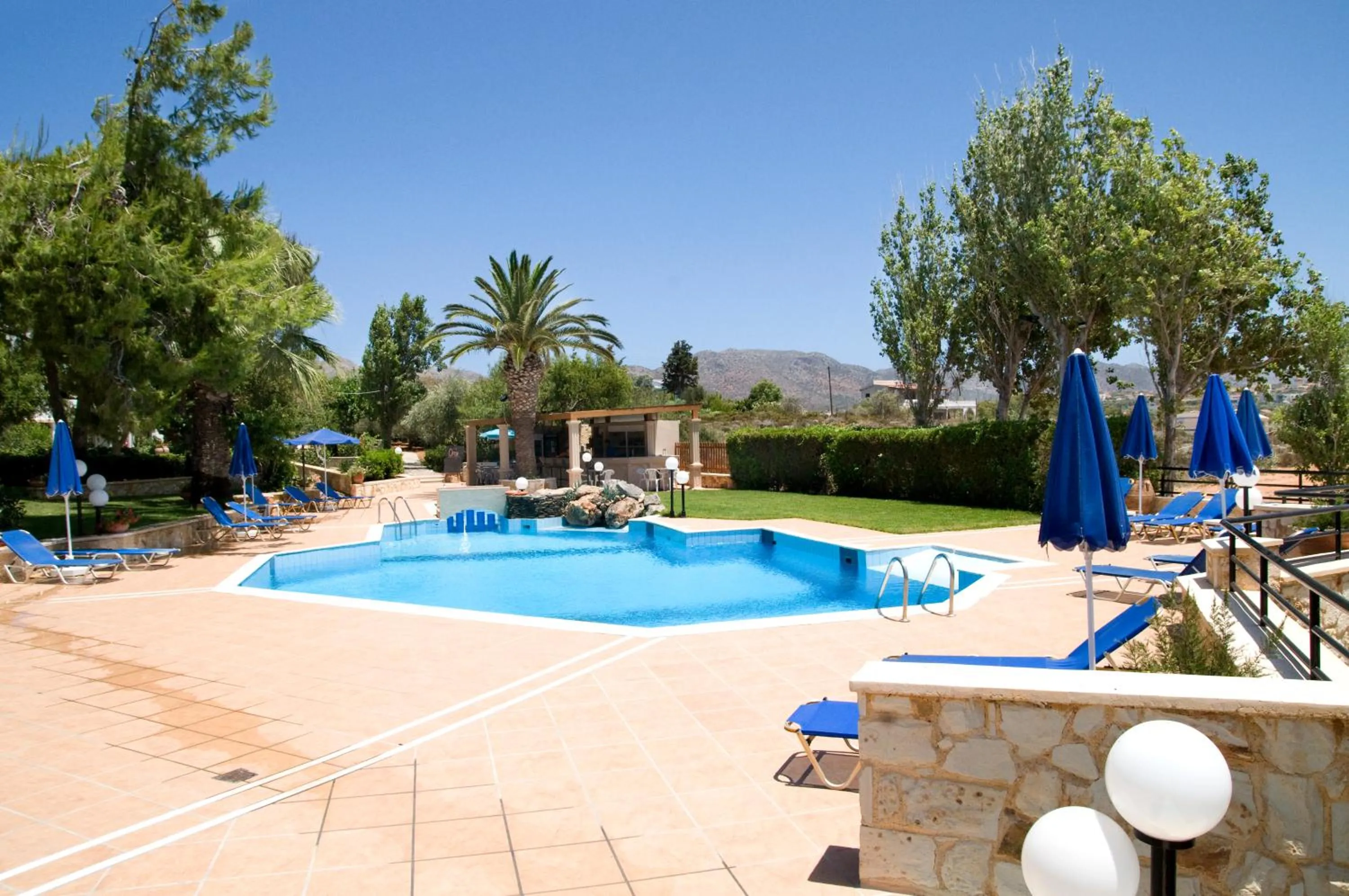 Swimming pool in Alianthos Suites