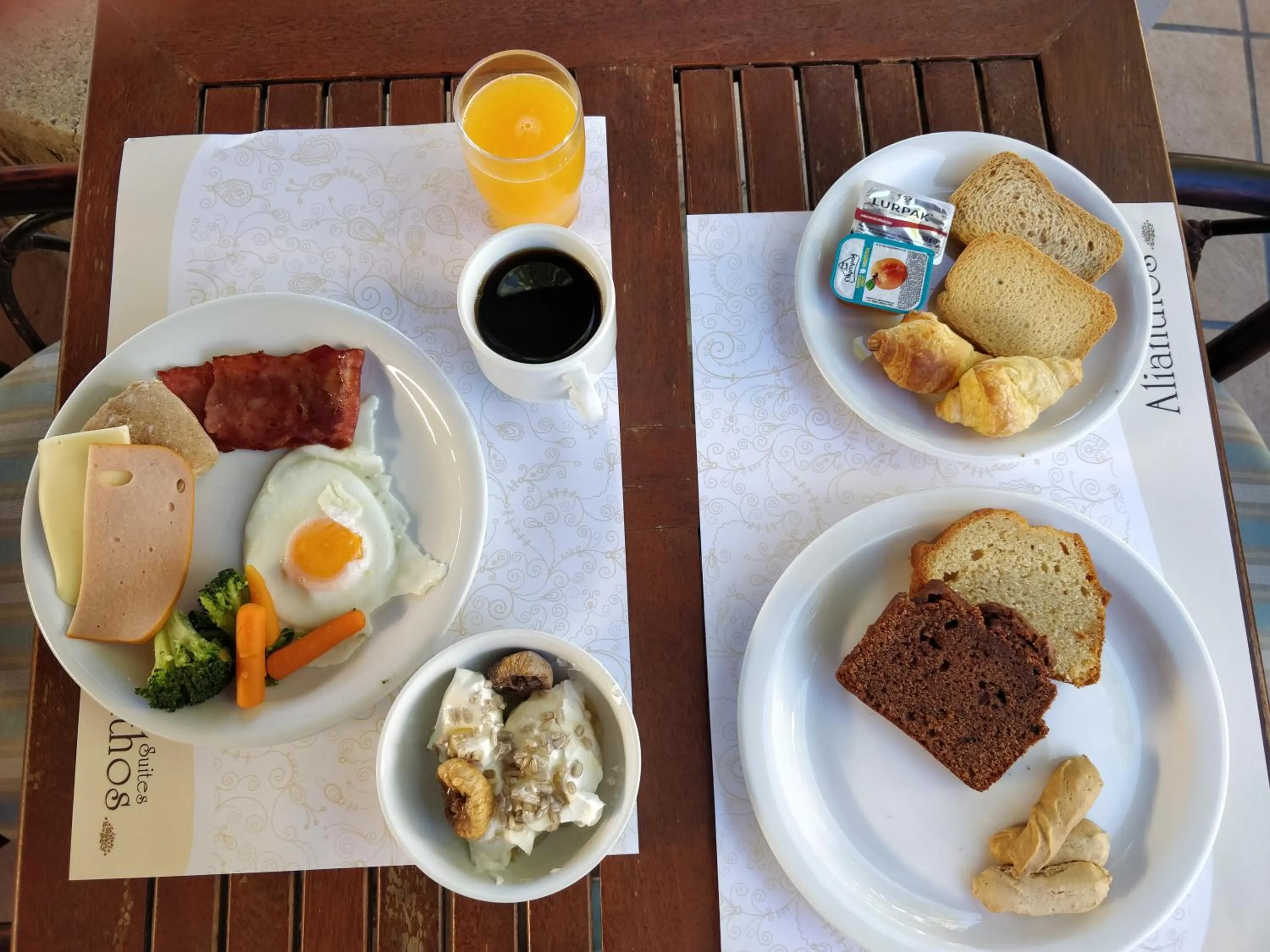 Breakfast in Alianthos Suites