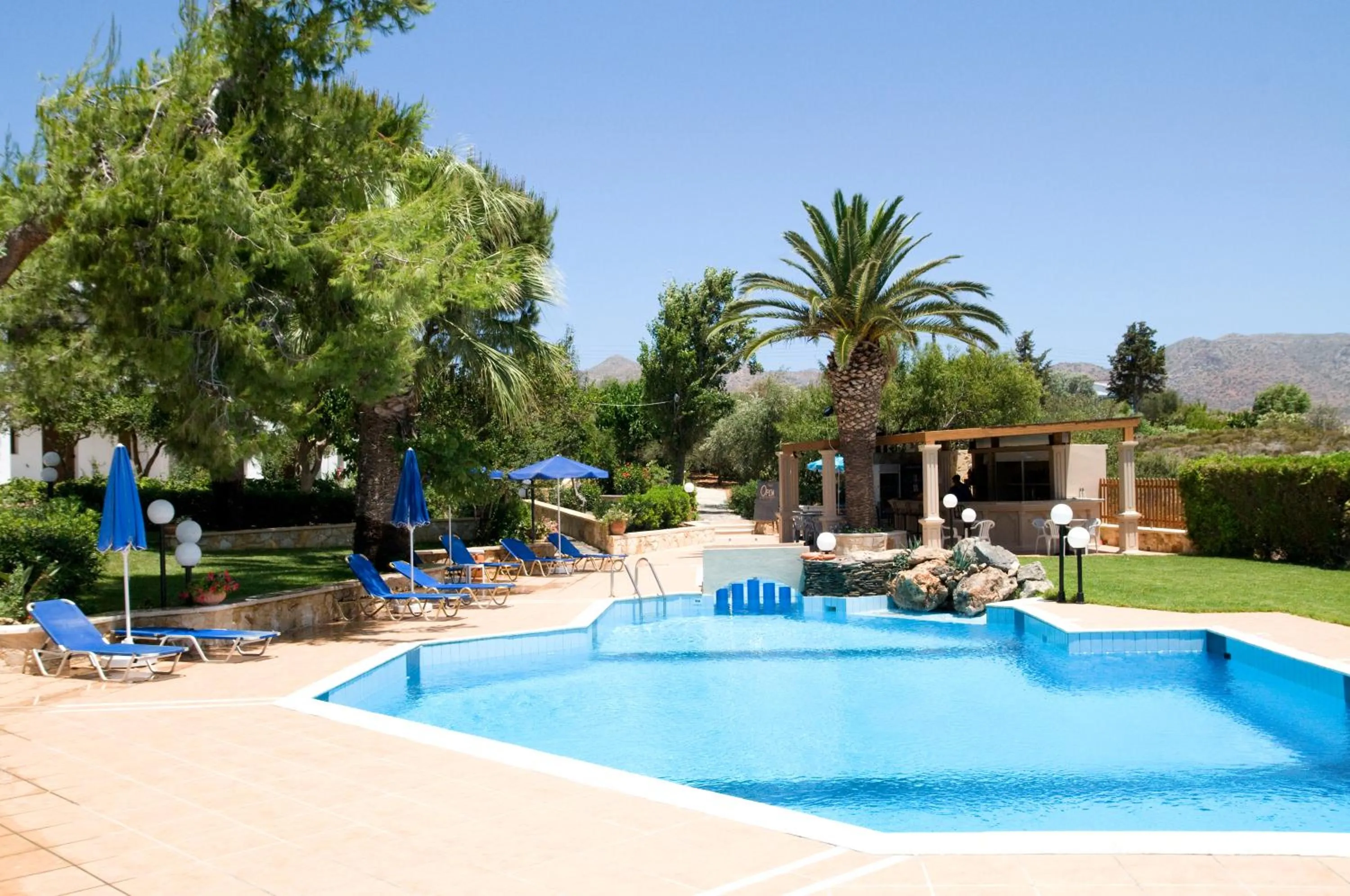 Swimming pool in Alianthos Suites