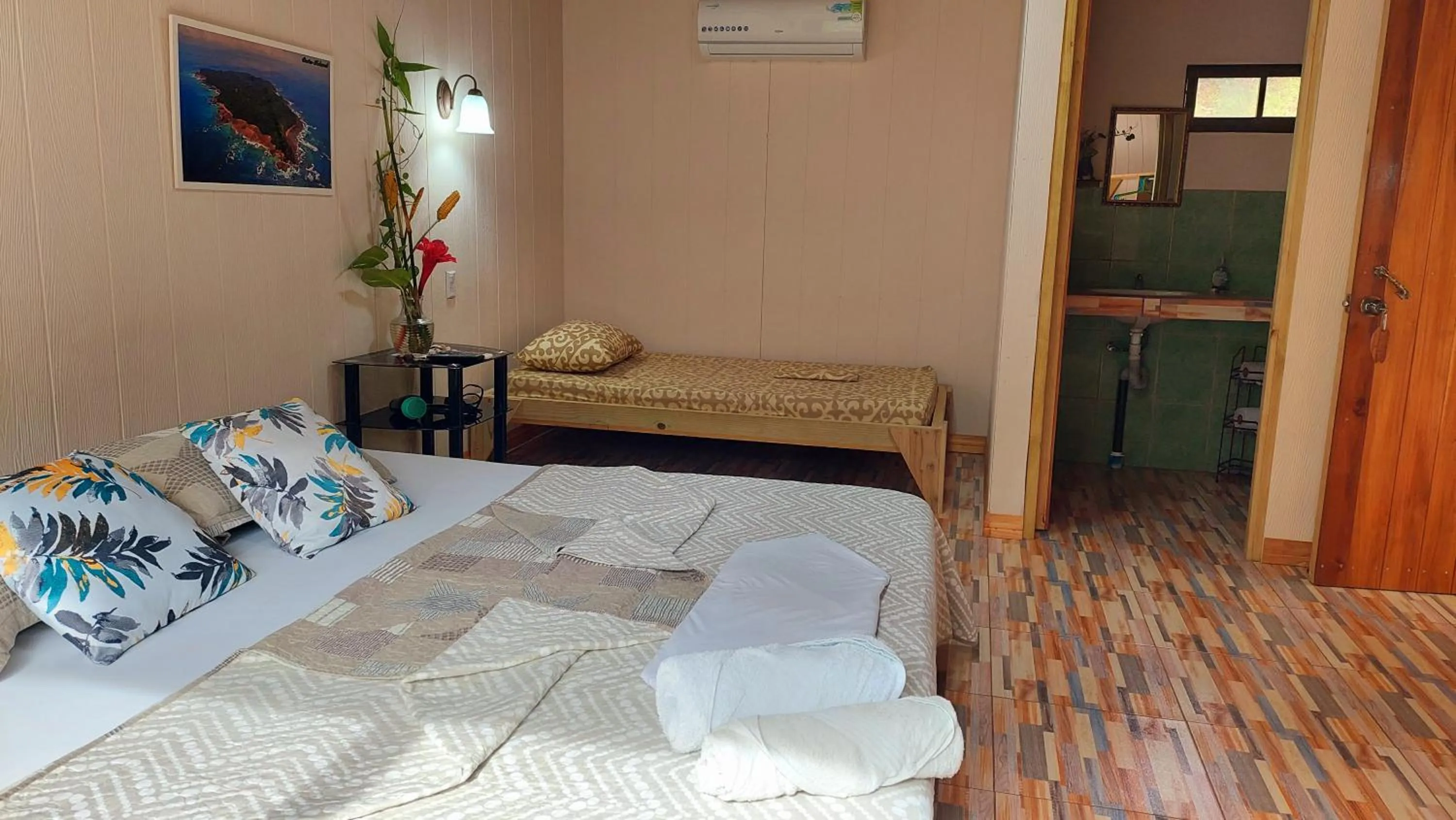 Photo of the whole room, Bed in Casa el Tortugo