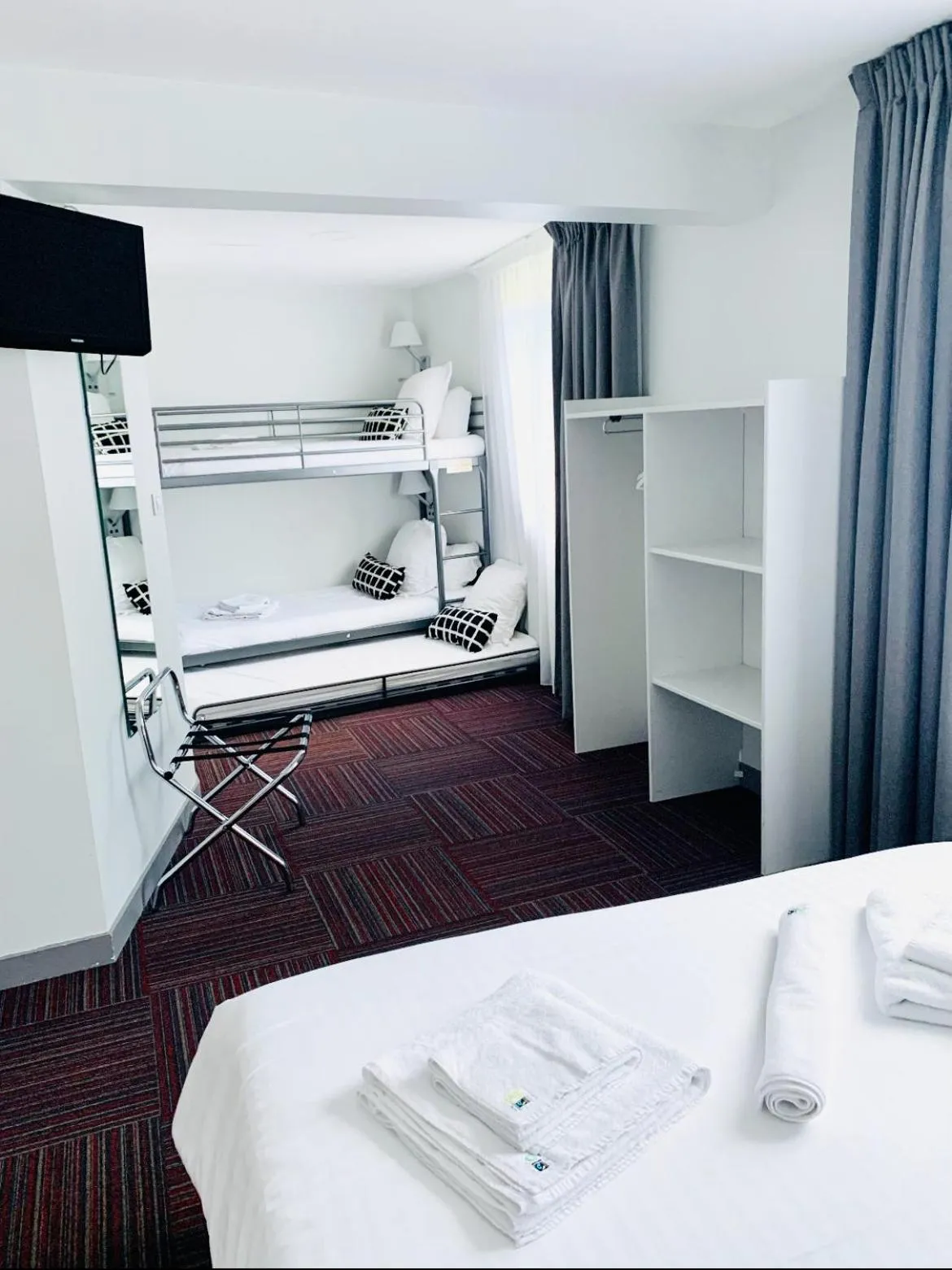 Bed in Auberge Le Cantou - Hôtel Roche