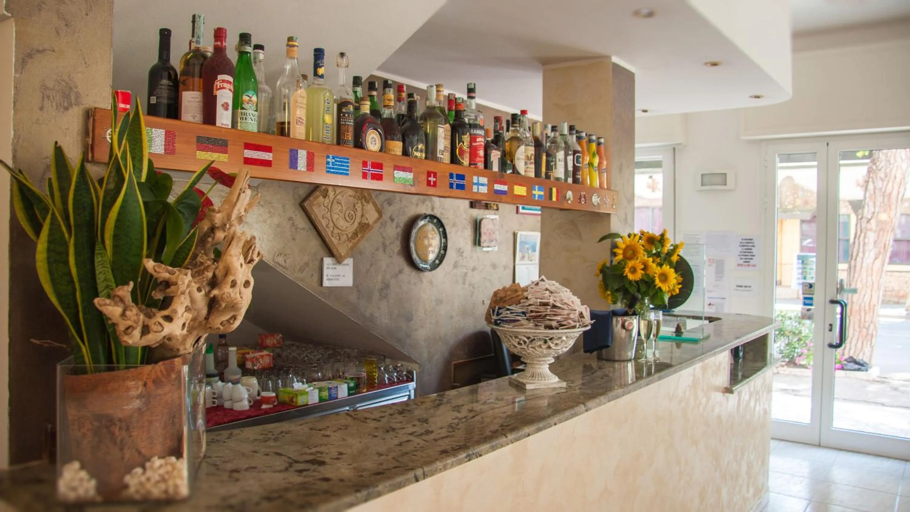 Restaurant/places to eat in Hotel Laura