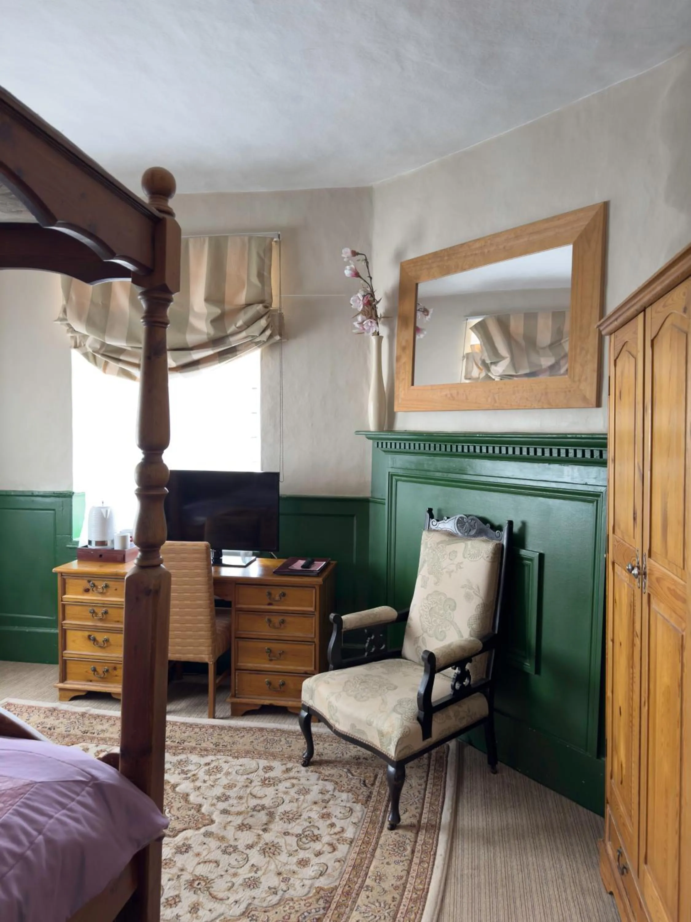 Bedroom, Bed in White Hart Hotel